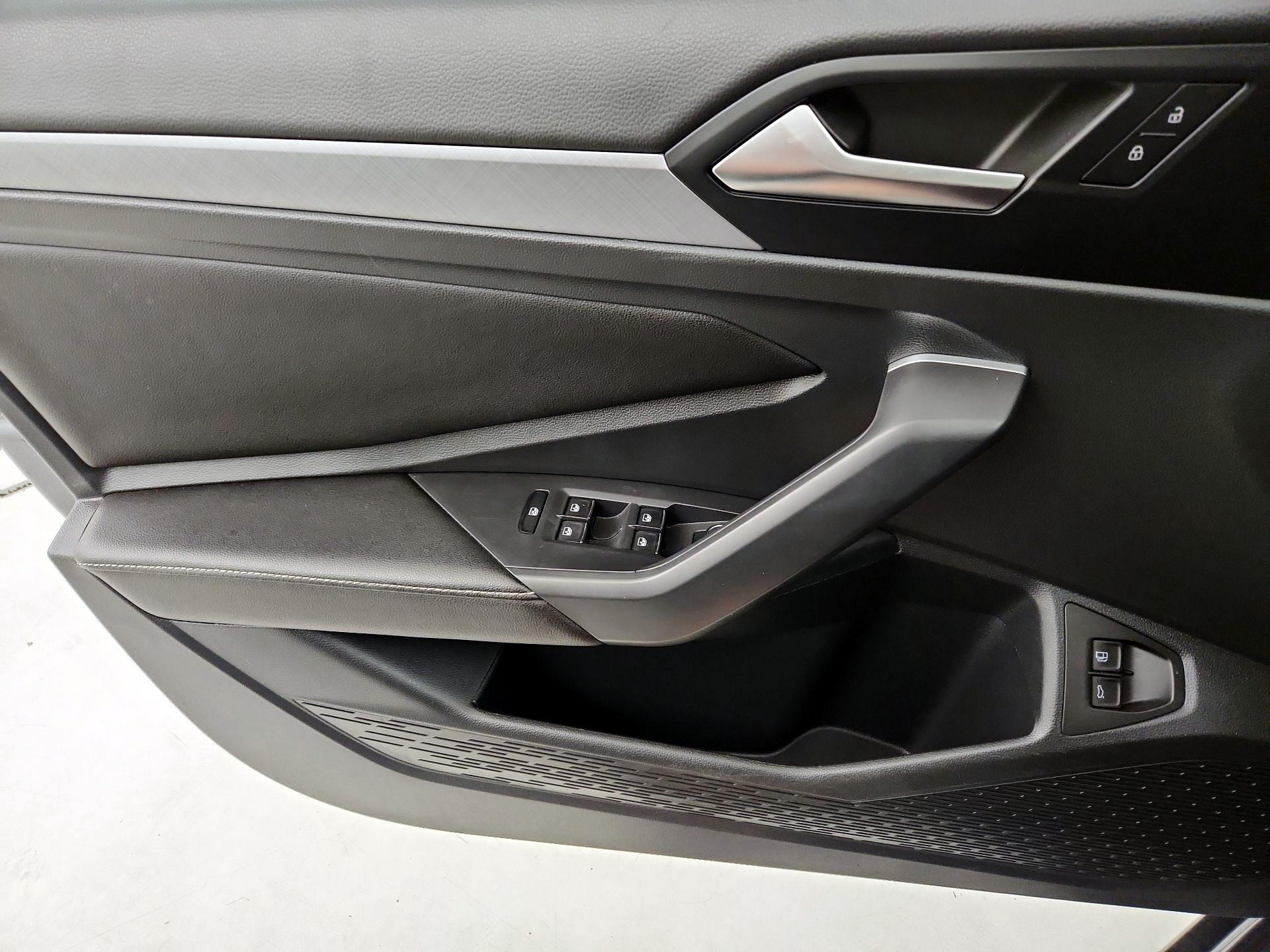 Thumbnail: 2023 Volkswagen Jetta - 12