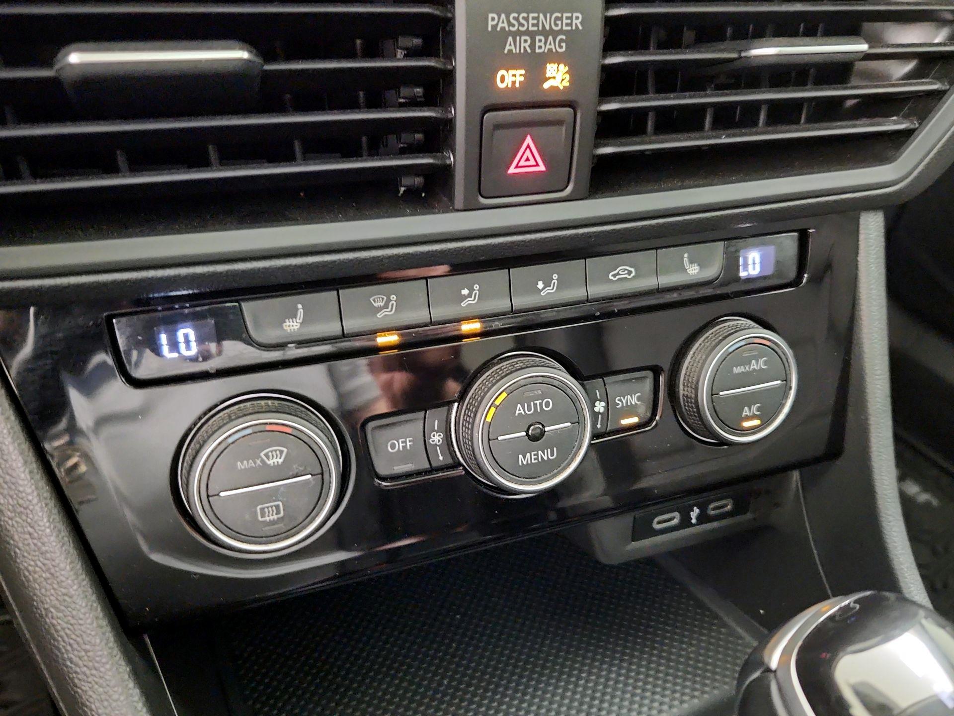 Thumbnail: 2023 Volkswagen Jetta - 16