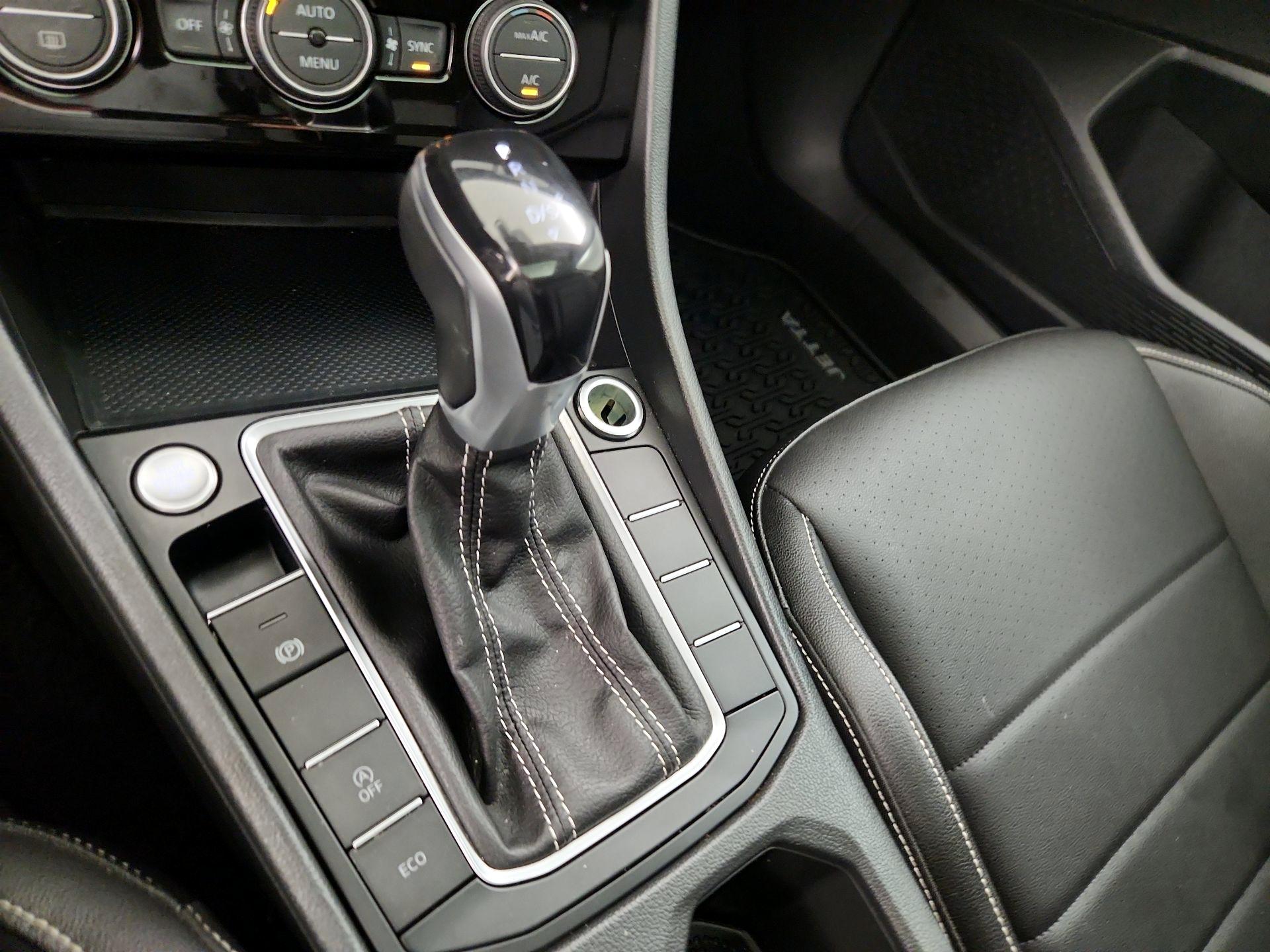 Thumbnail: 2023 Volkswagen Jetta - 17