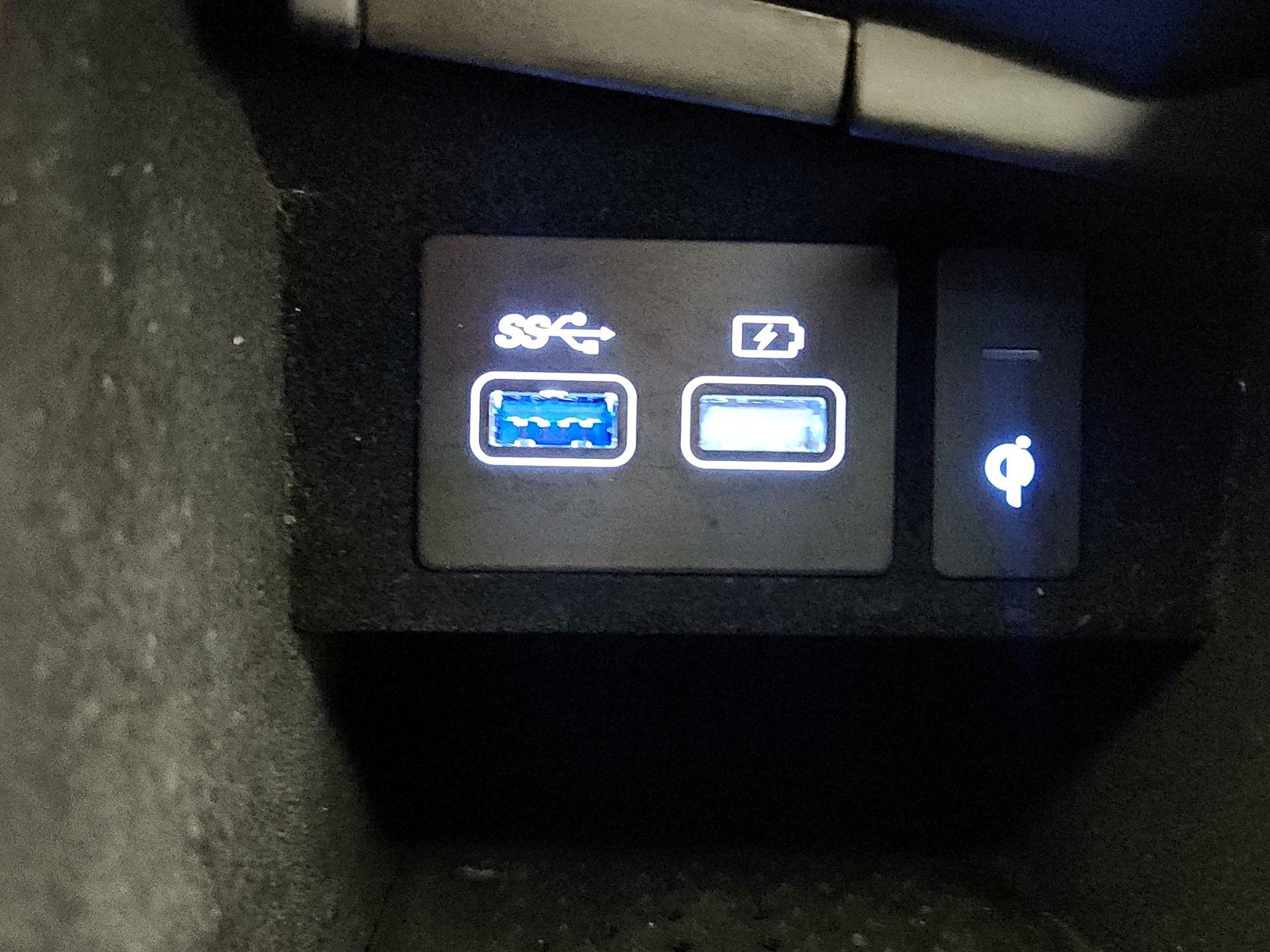 Thumbnail: 2022 Genesis GV70 - 19