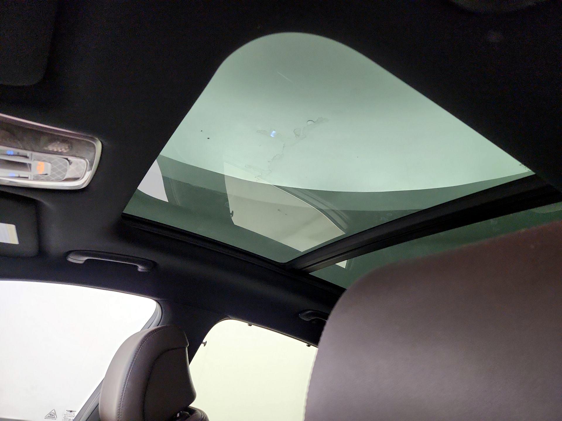 Thumbnail: 2022 Genesis GV70 - 20