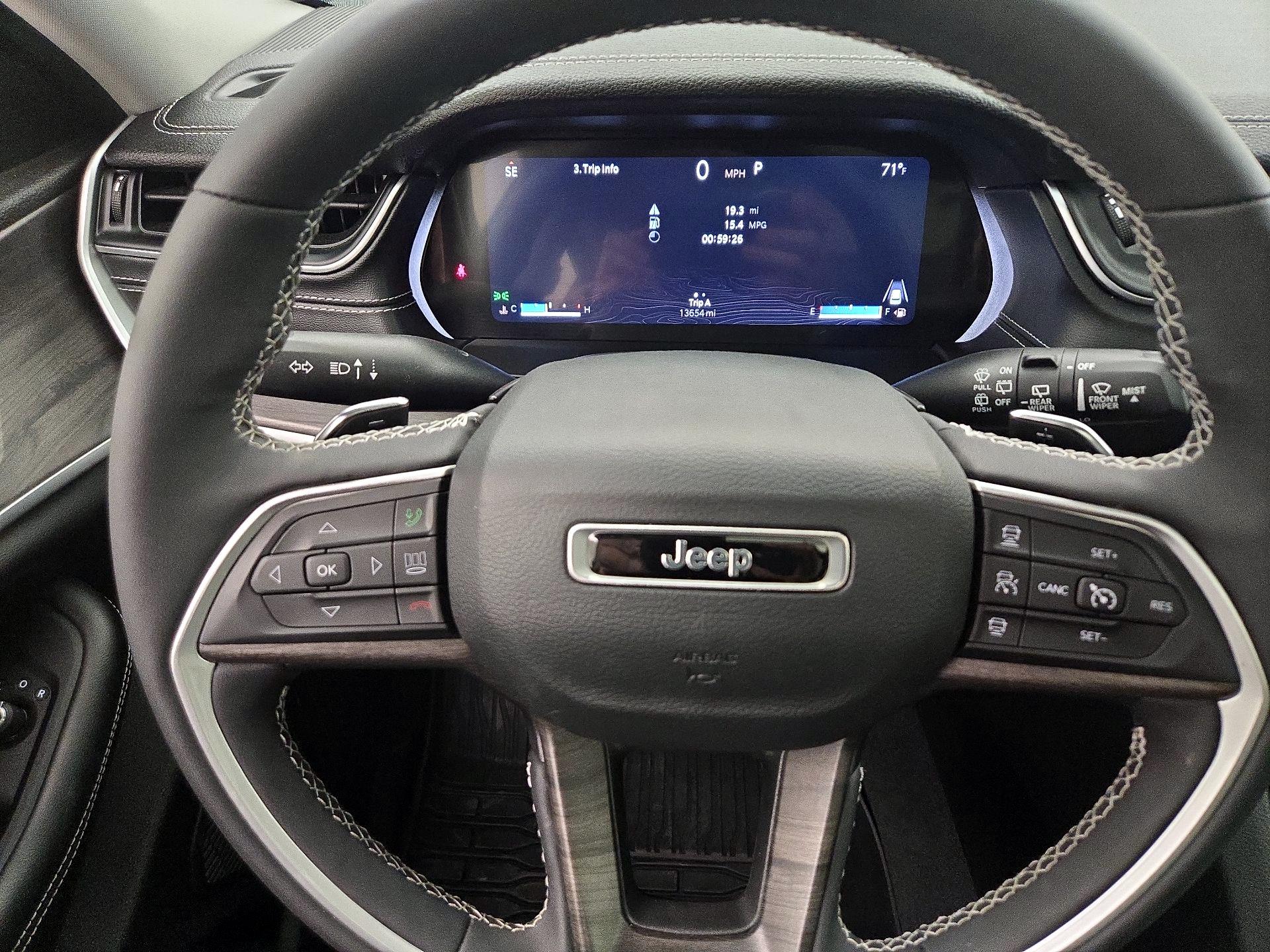 Thumbnail: 2023 Jeep Grand Cherokee - 10