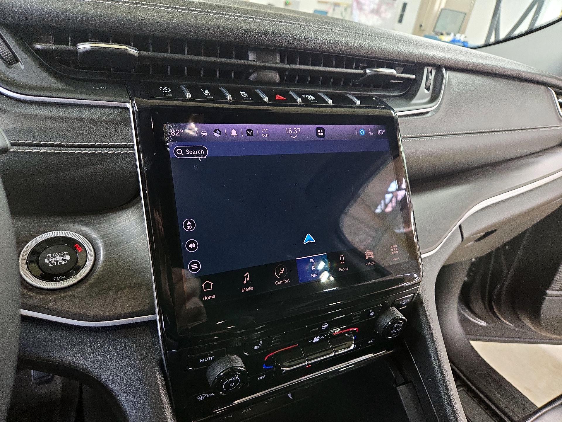 Thumbnail: 2023 Jeep Grand Cherokee - 14