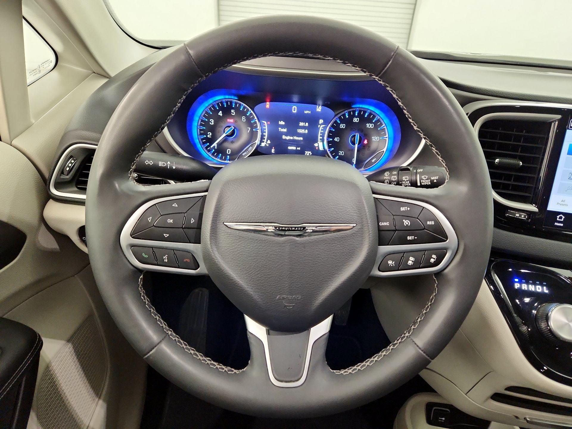 Thumbnail: 2023 Chrysler Pacifica - 10