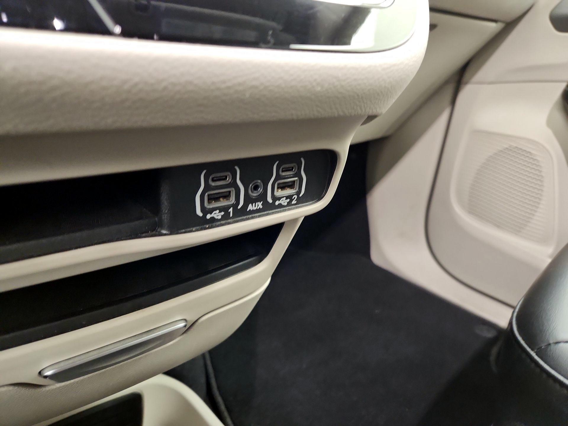 Thumbnail: 2023 Chrysler Pacifica - 18