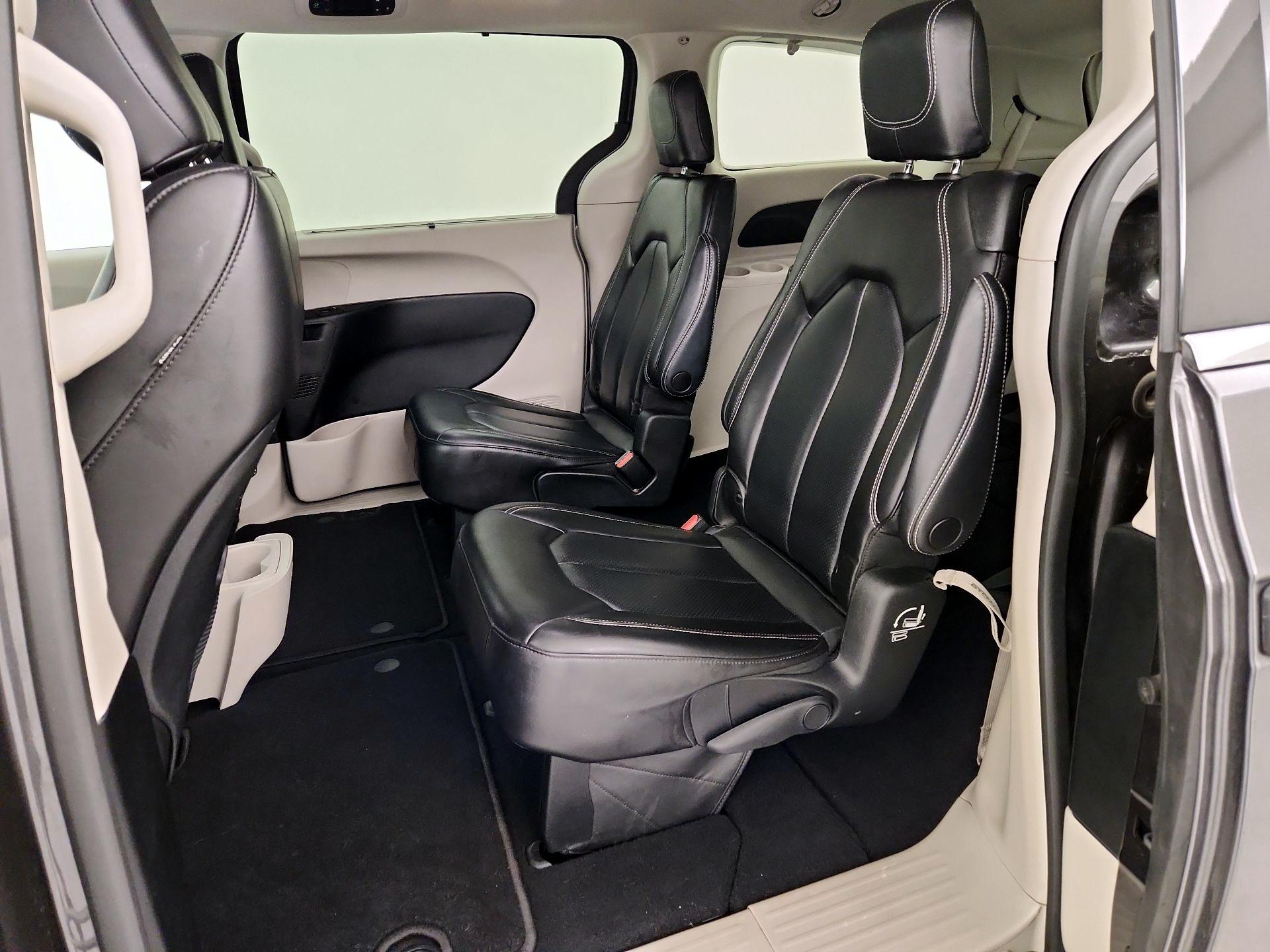 Thumbnail: 2023 Chrysler Pacifica - 19