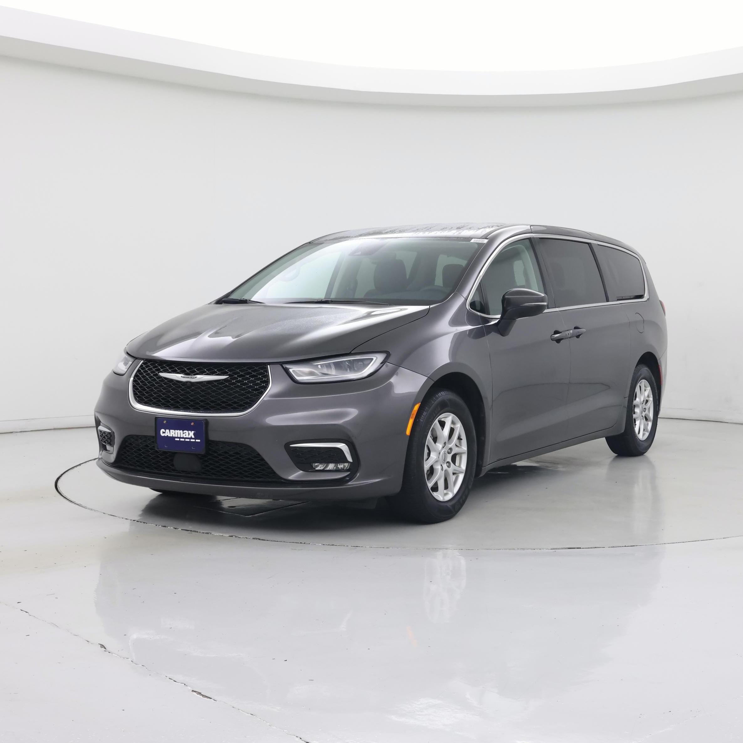 Thumbnail: 2023 Chrysler Pacifica - 4