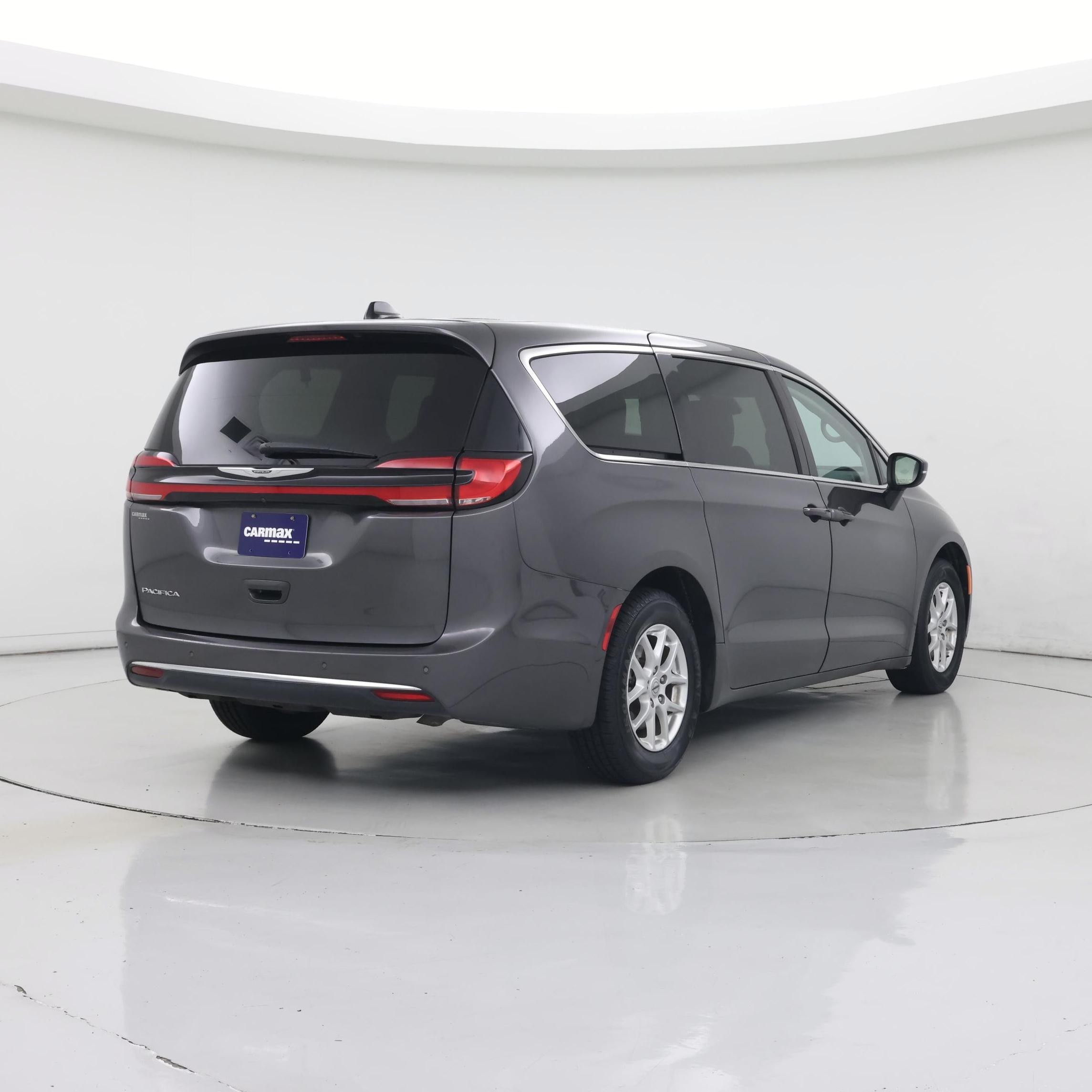 Thumbnail: 2023 Chrysler Pacifica - 8