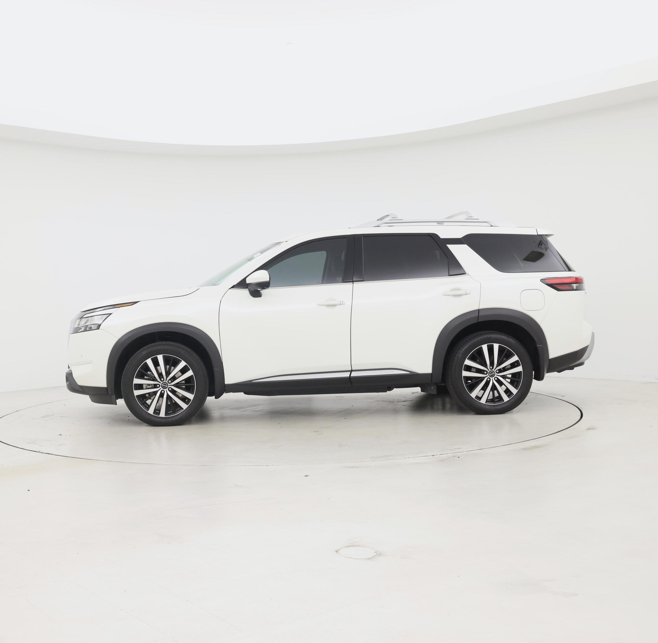 Thumbnail: 2023 Nissan Pathfinder - 3