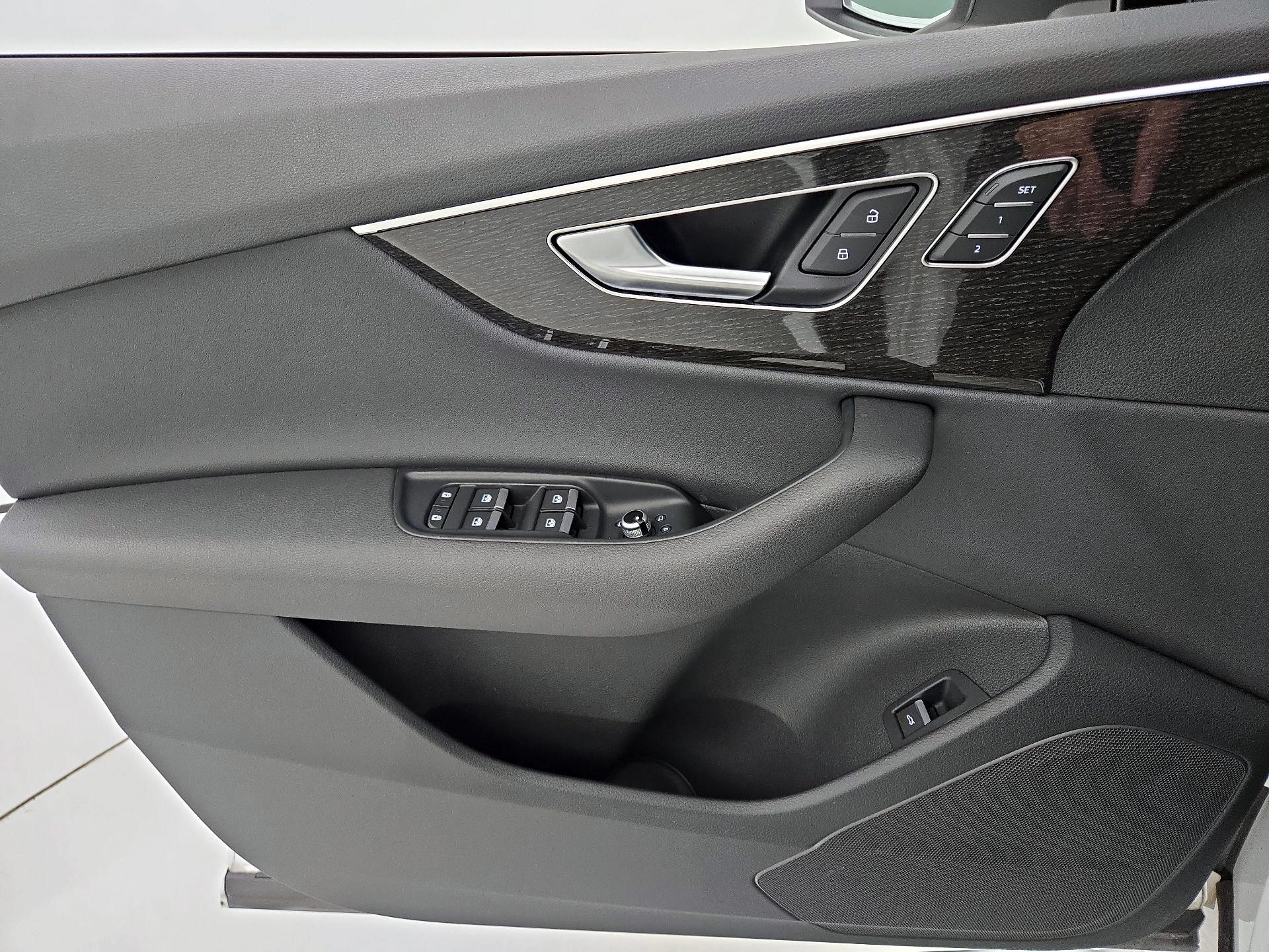 Thumbnail: 2022 Audi Q7 - 12