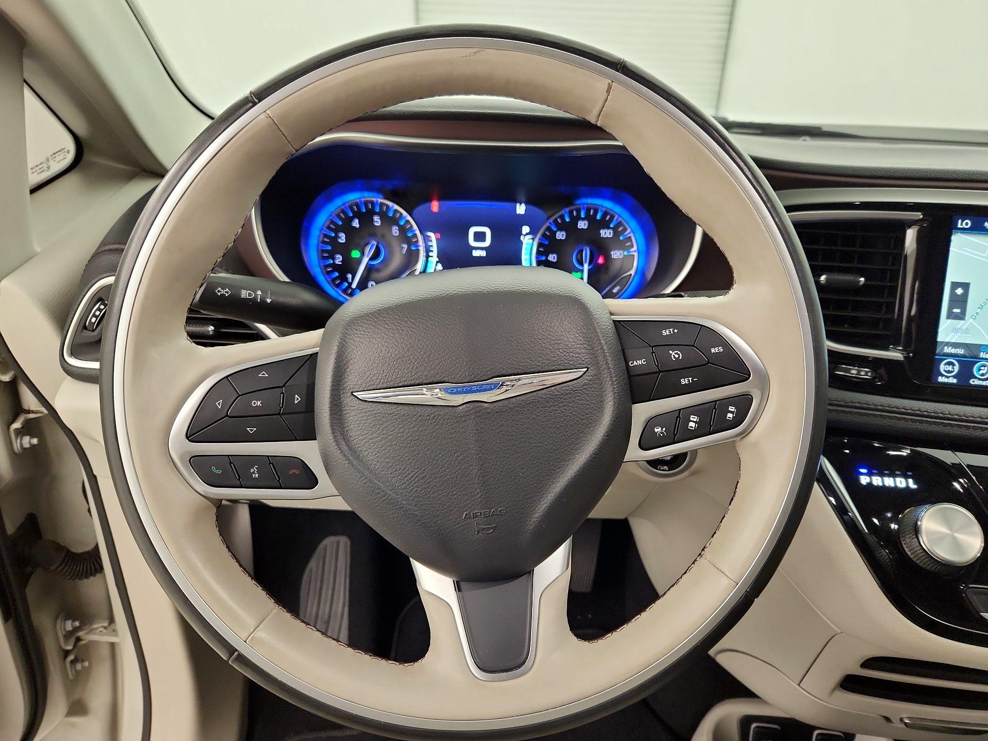 Thumbnail: 2020 Chrysler Pacifica - 10