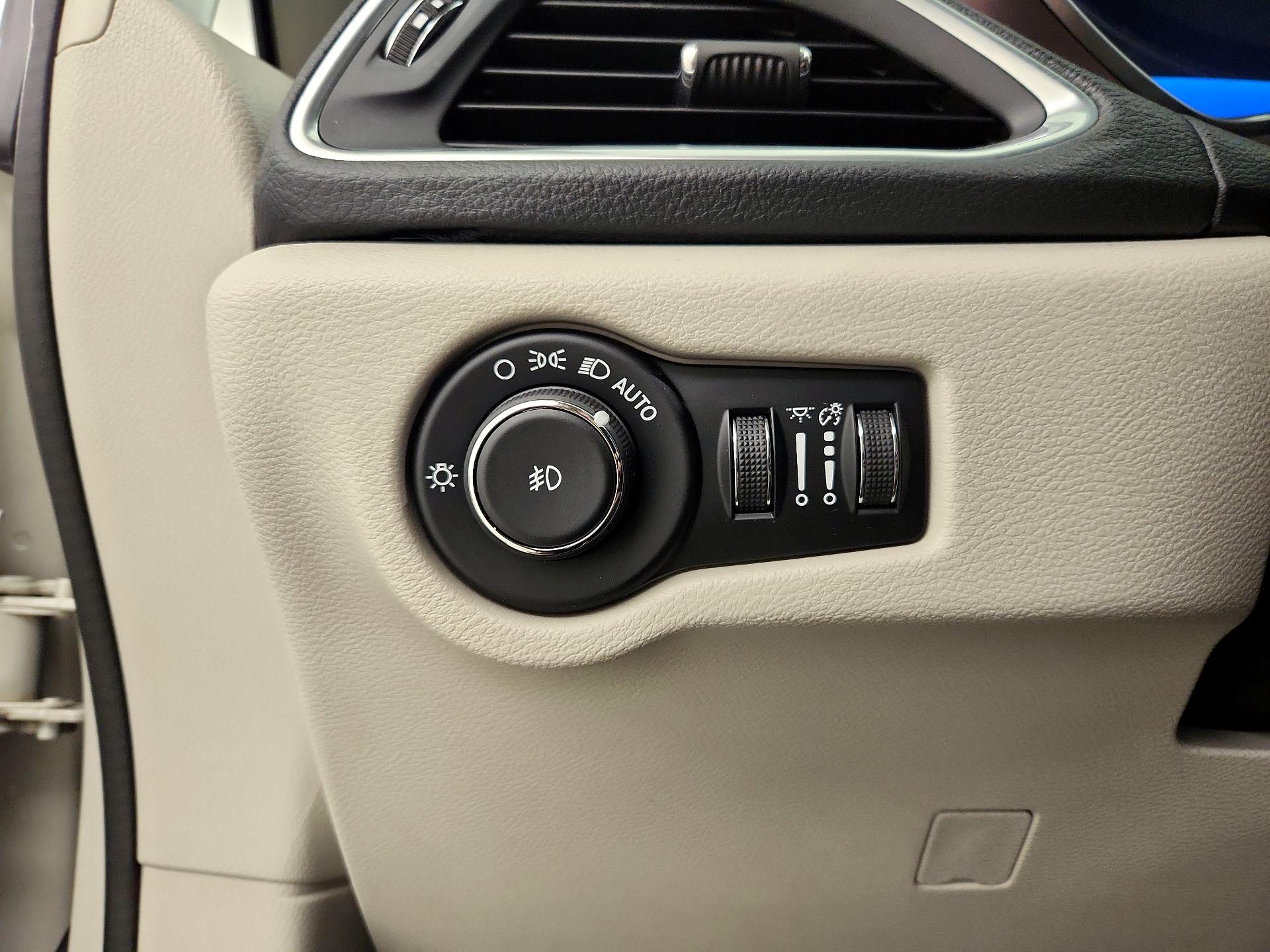 Thumbnail: 2020 Chrysler Pacifica - 13