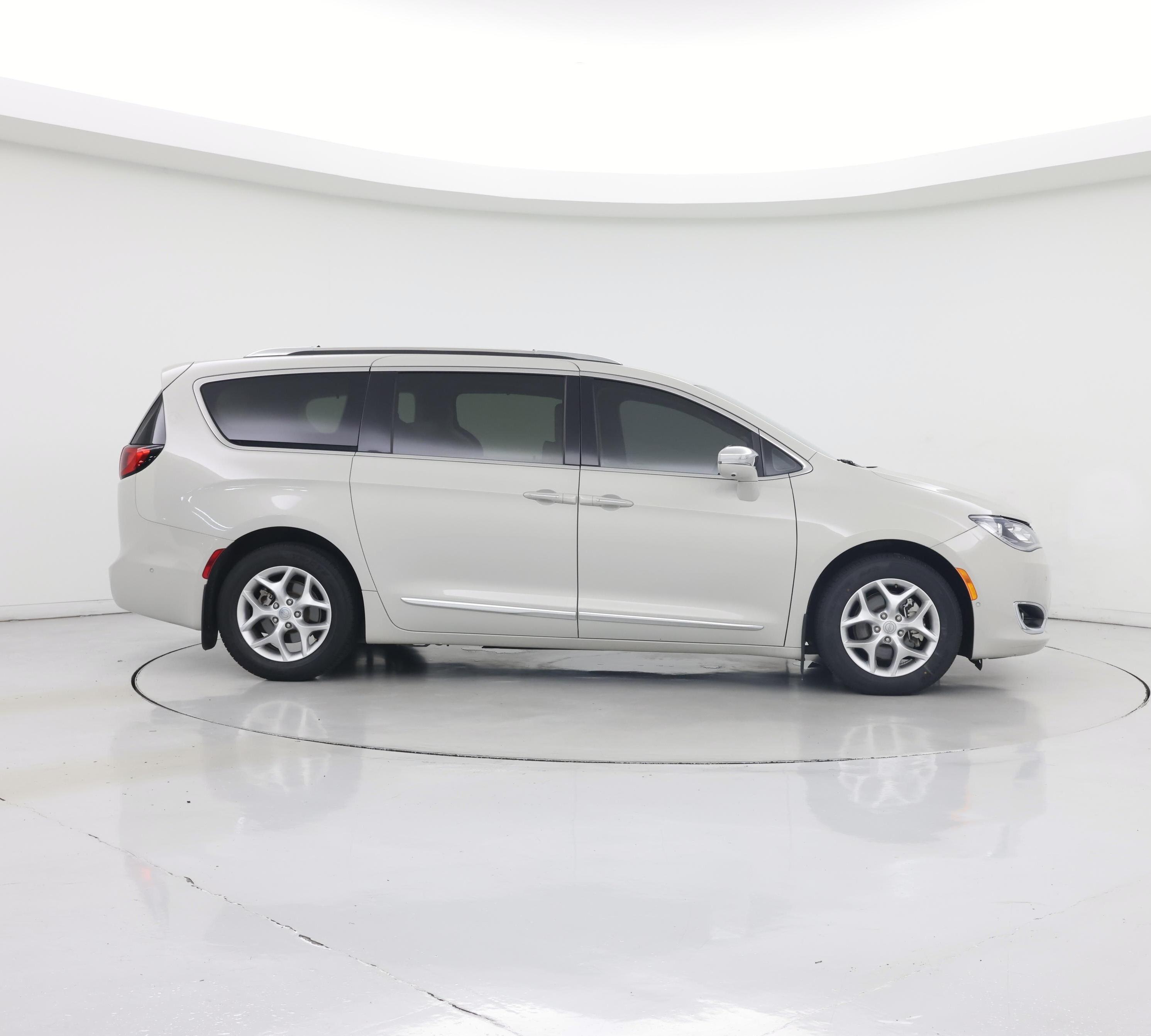 Thumbnail: 2020 Chrysler Pacifica - 7