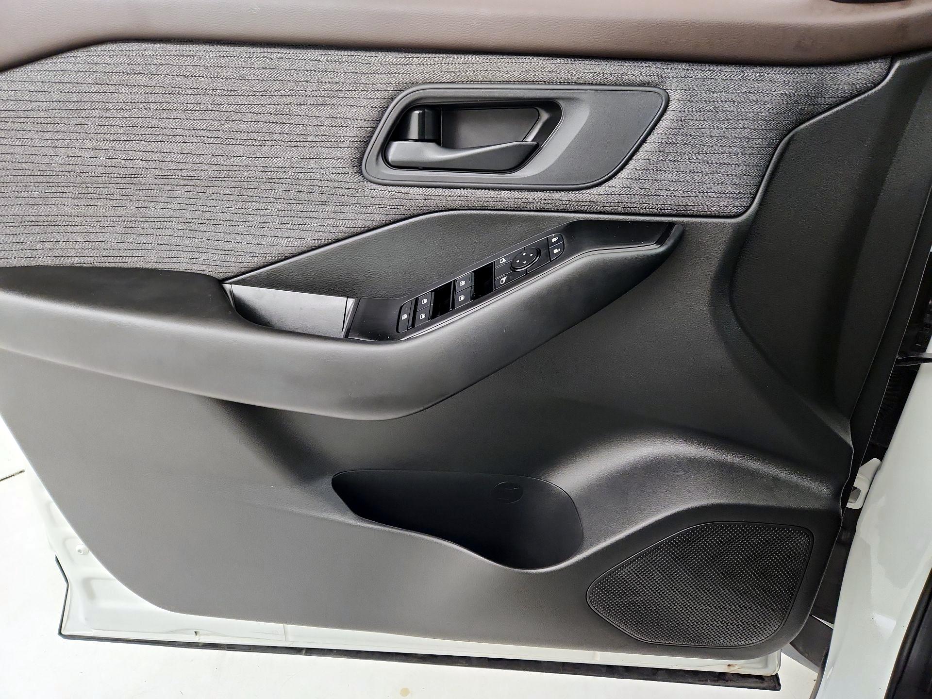 Thumbnail: 2023 Nissan Rogue - 12