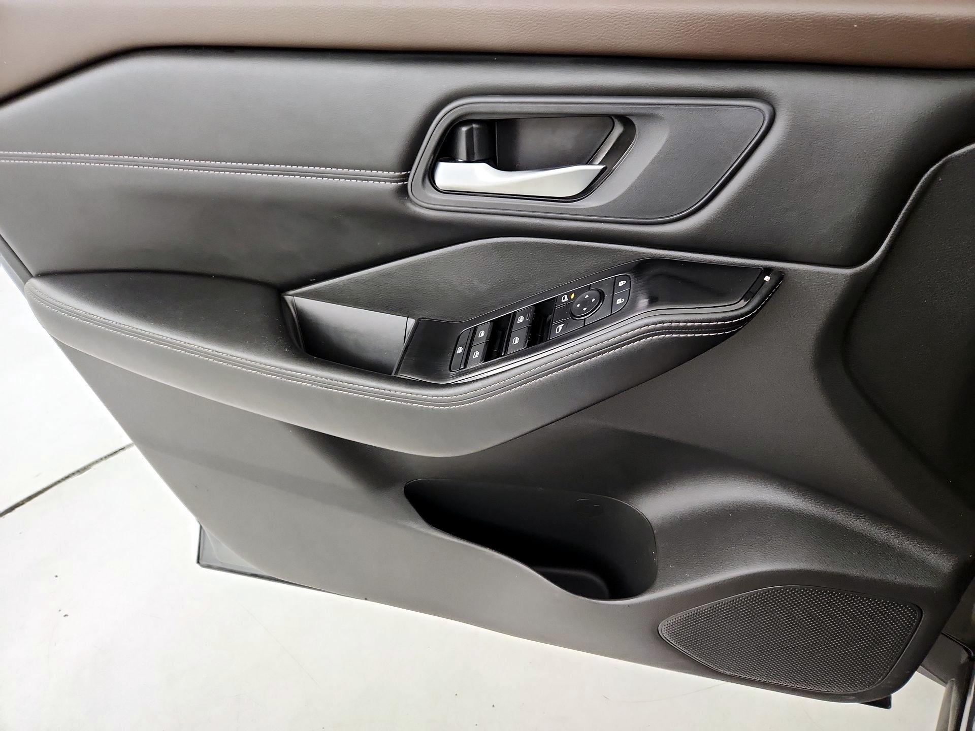 Thumbnail: 2023 Nissan Rogue - 12