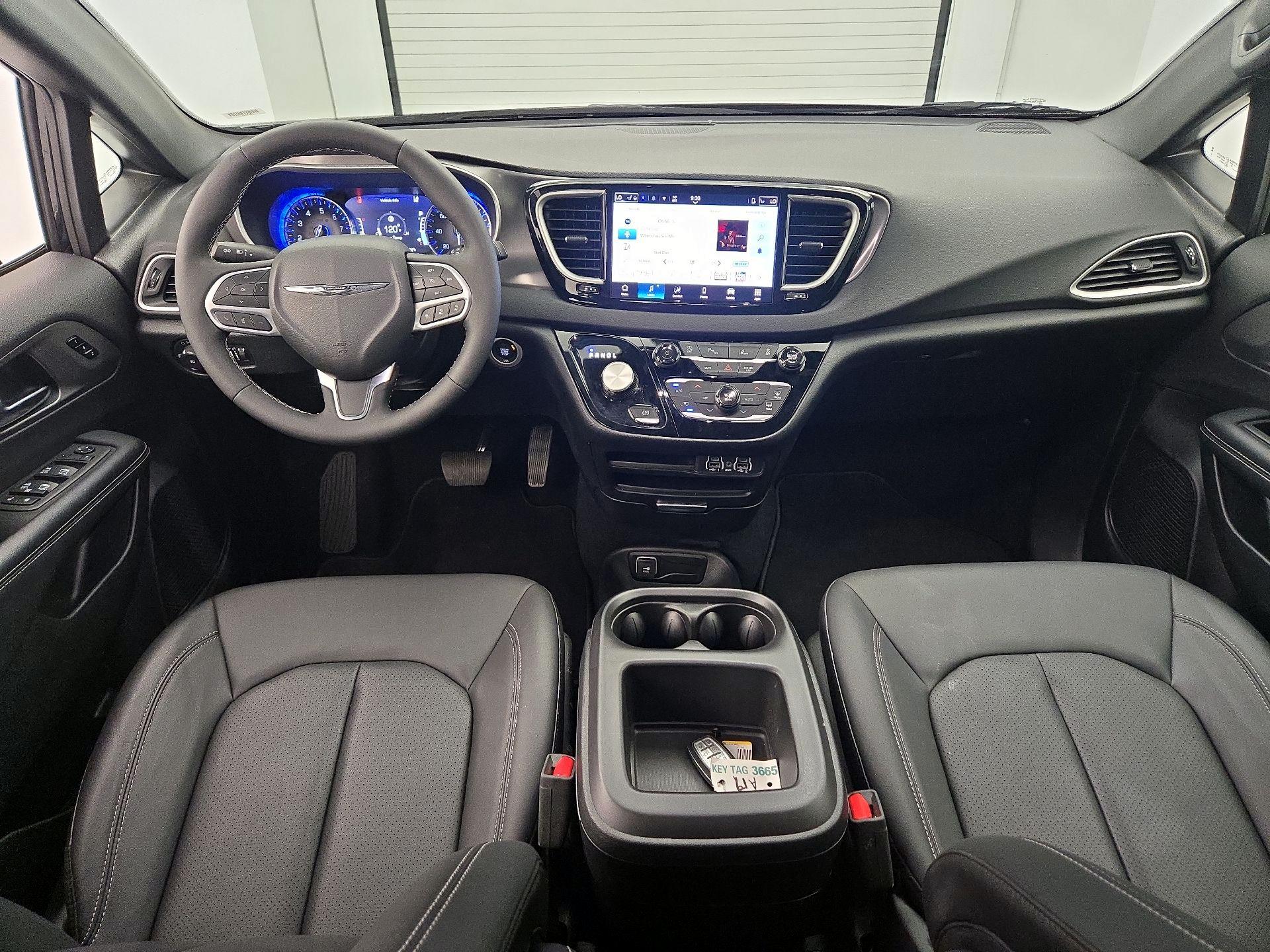 Thumbnail: 2025 Chrysler Pacifica - 9