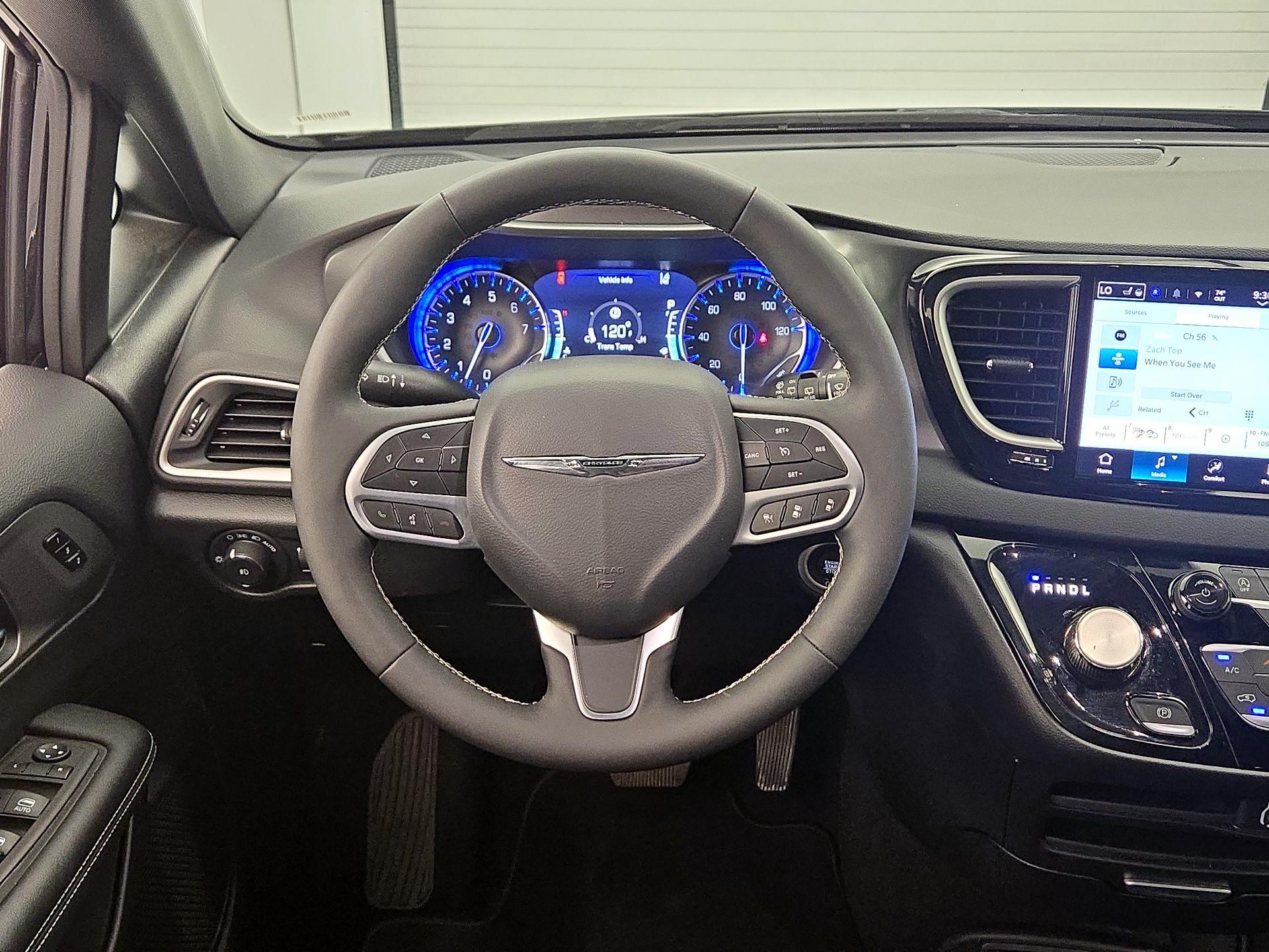 Thumbnail: 2025 Chrysler Pacifica - 10