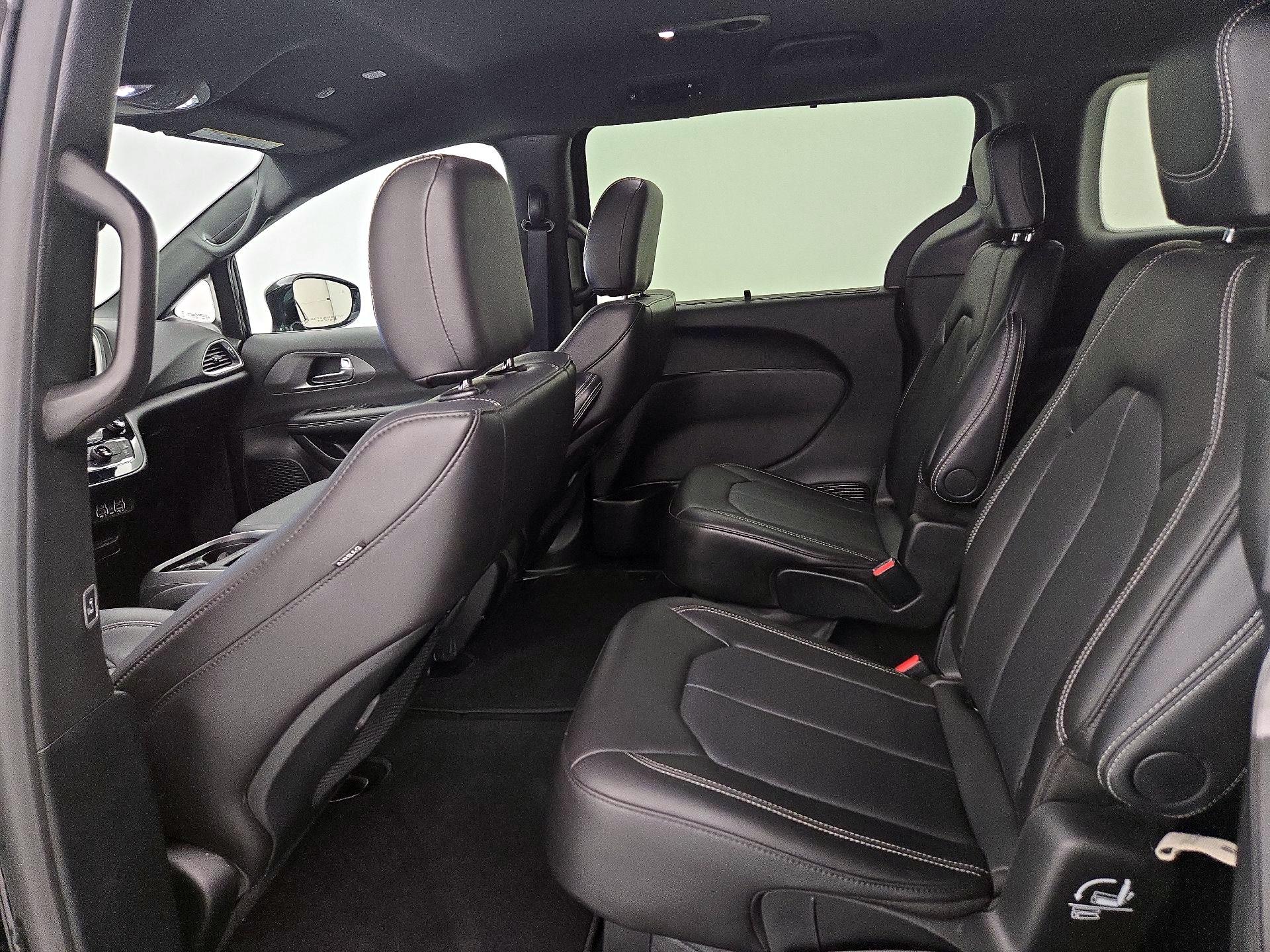 Thumbnail: 2025 Chrysler Pacifica - 19