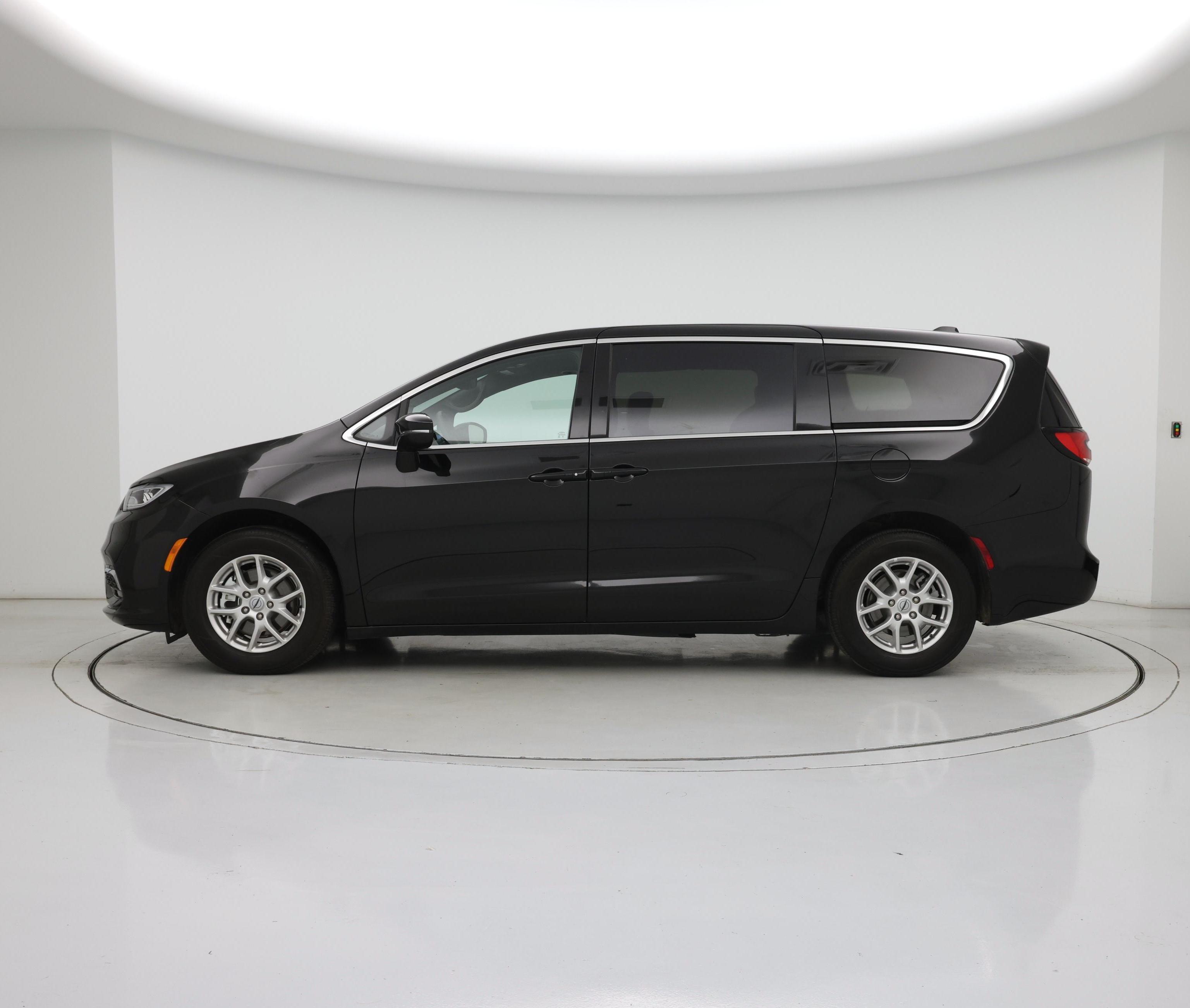 Thumbnail: 2025 Chrysler Pacifica - 3