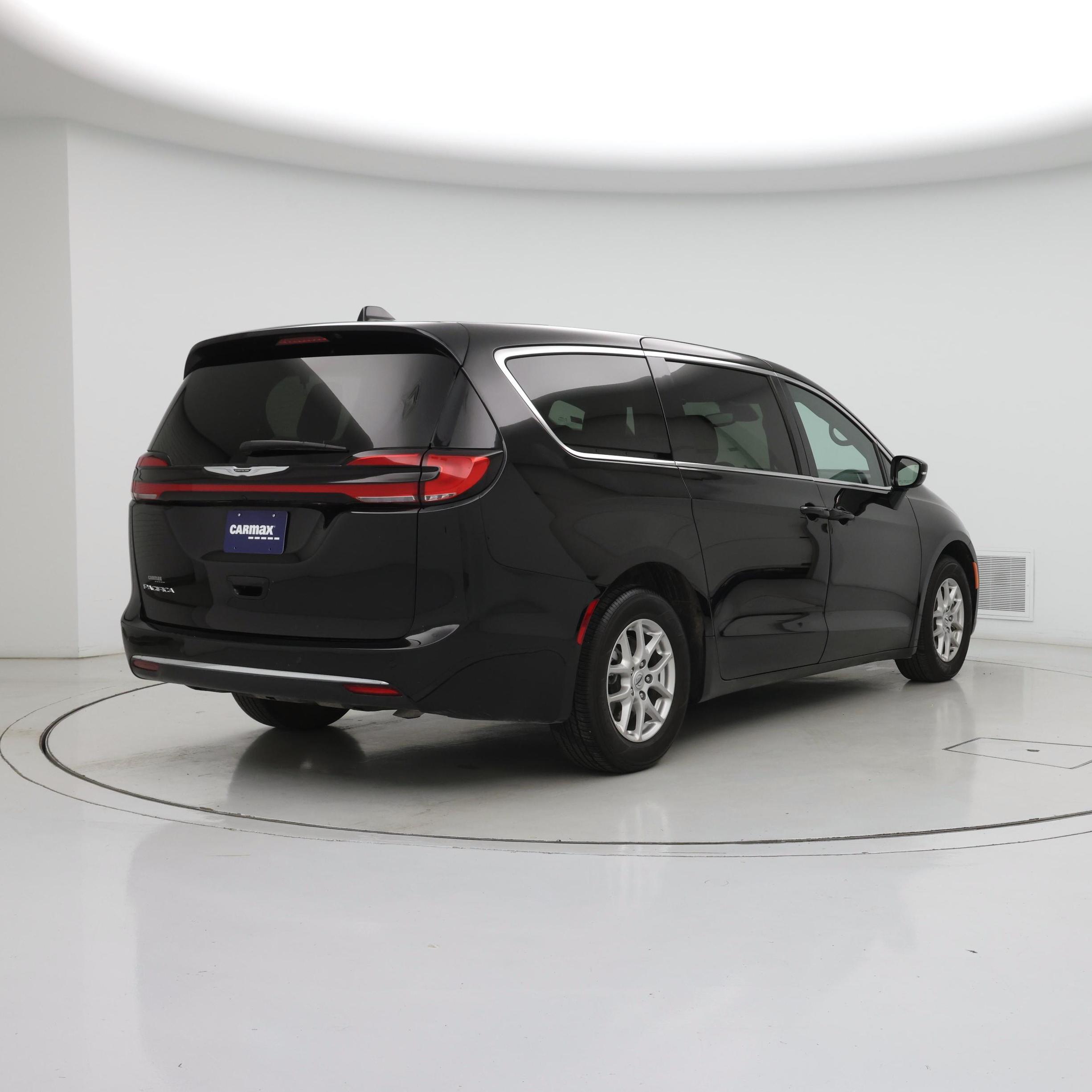 Thumbnail: 2025 Chrysler Pacifica - 8