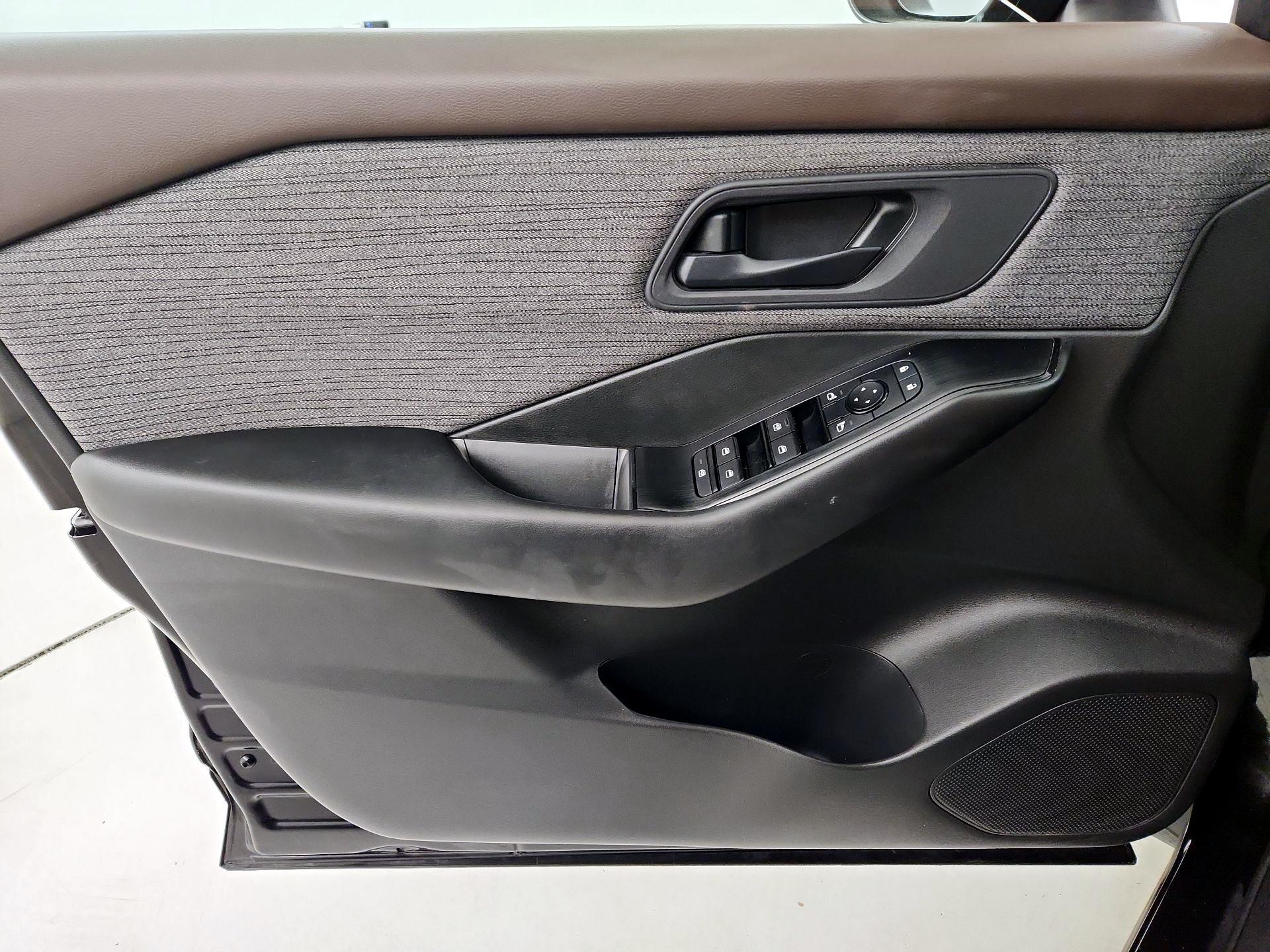 Thumbnail: 2023 Nissan Rogue - 12