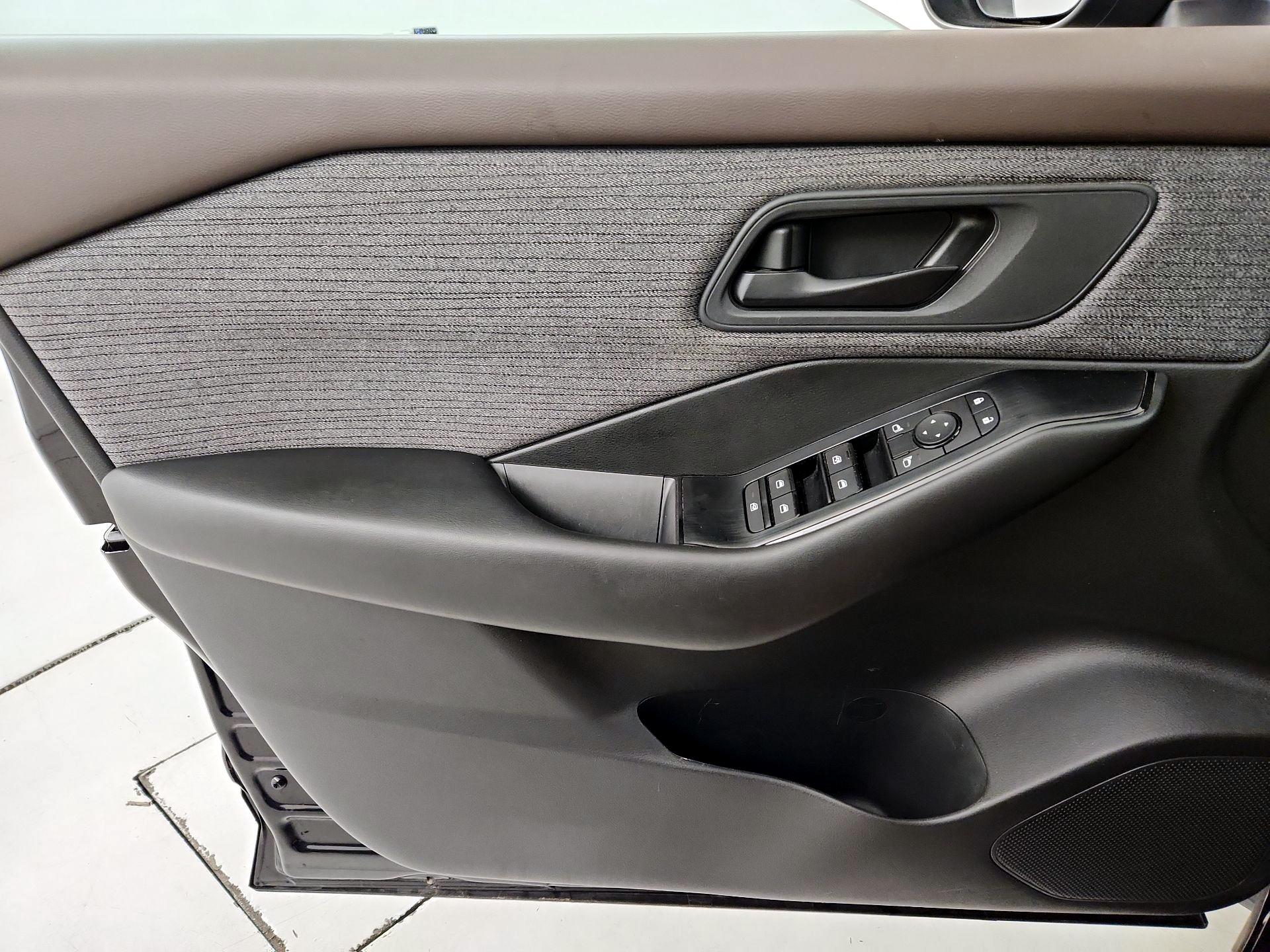 Thumbnail: 2023 Nissan Rogue - 12