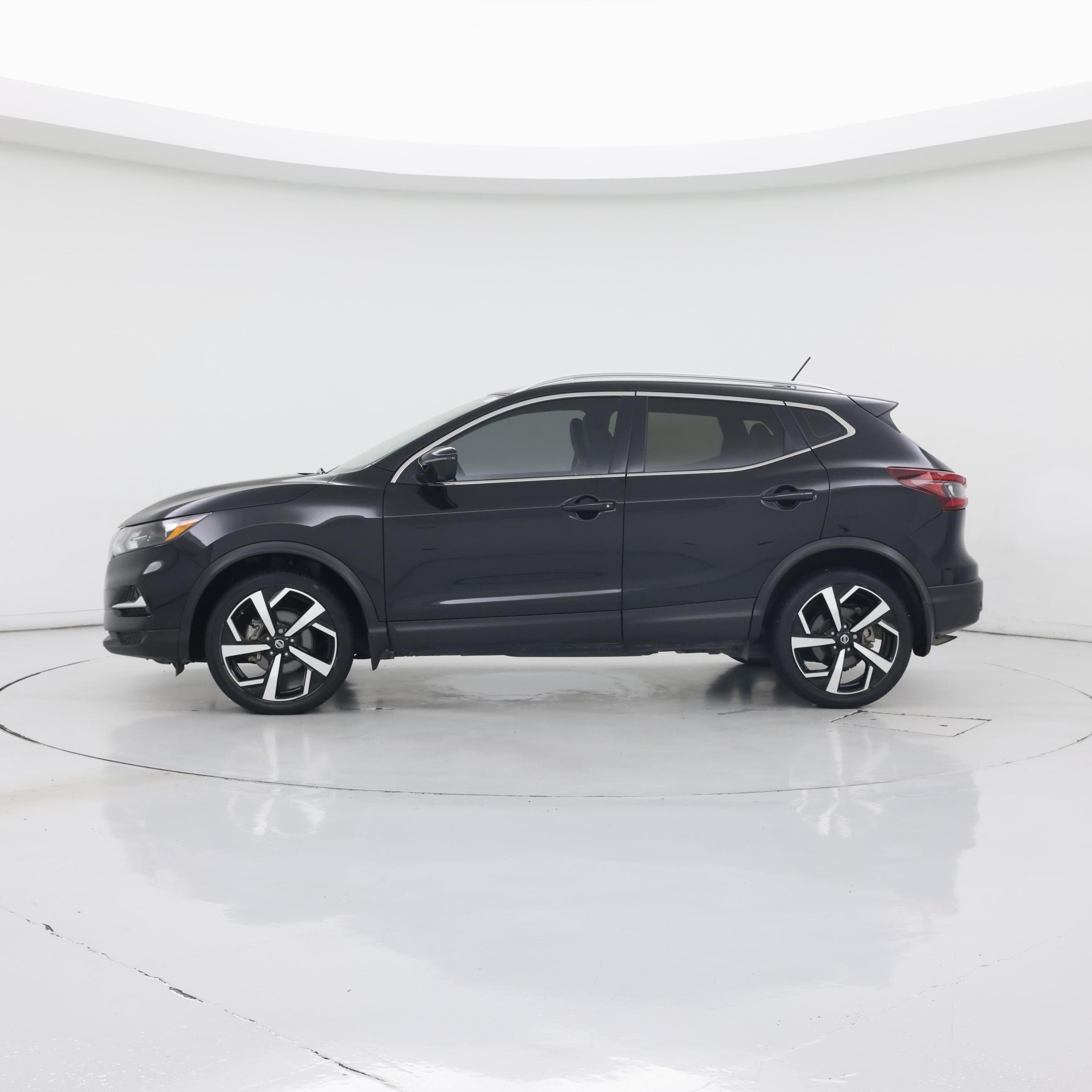 Thumbnail: 2022 Nissan Rogue Sport - 3