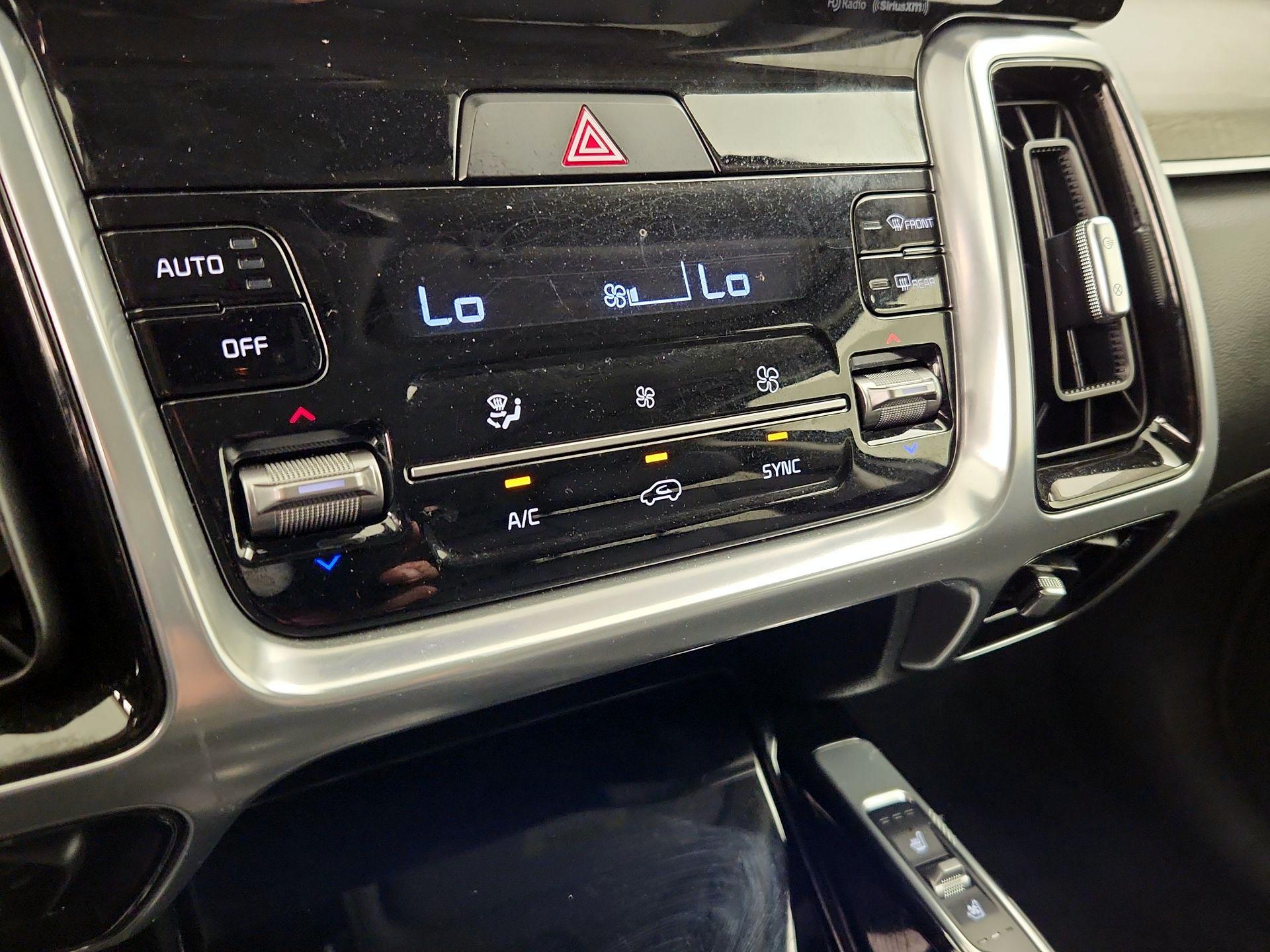 Thumbnail: 2023 Kia Sorento - 17