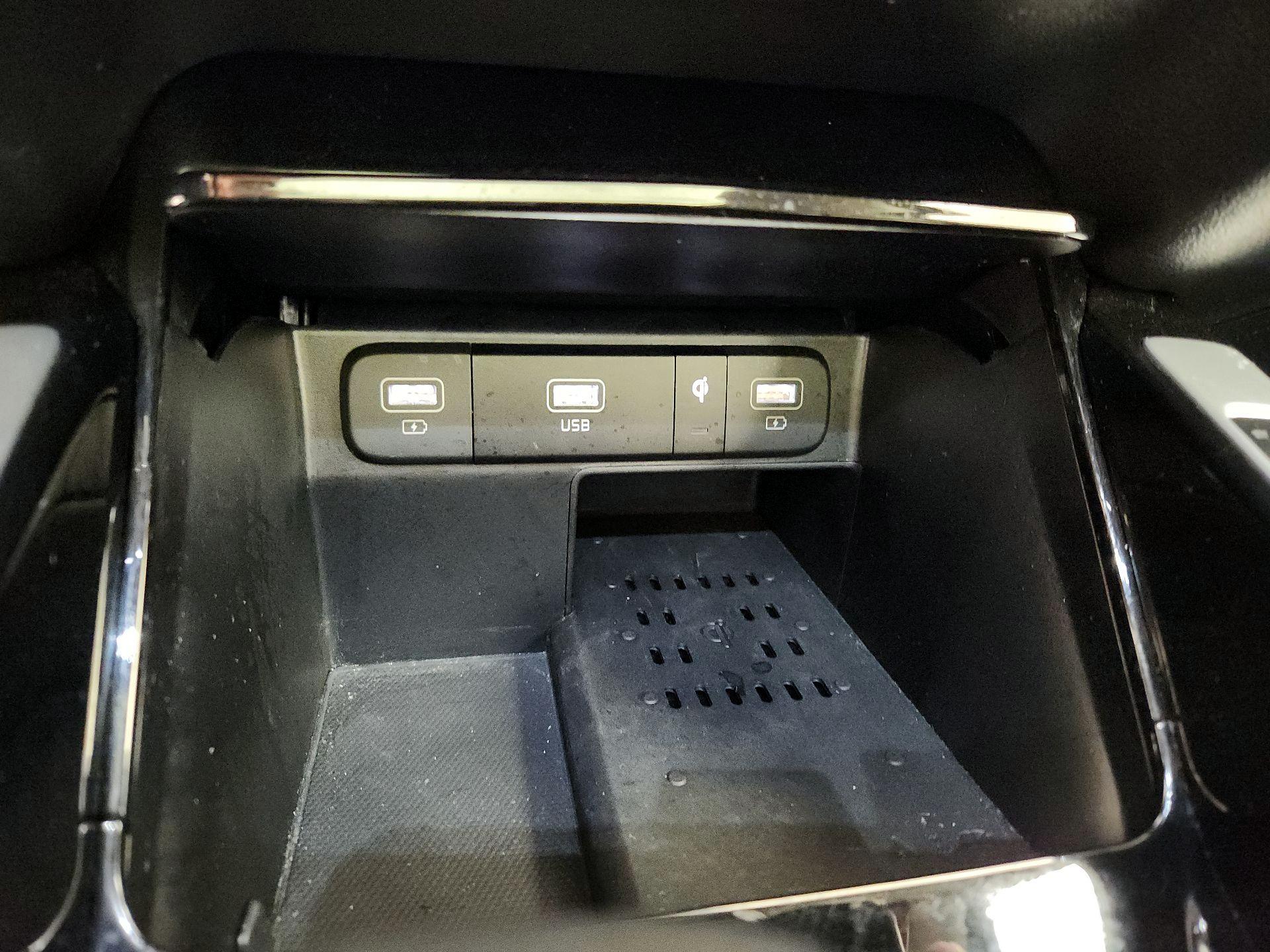 Thumbnail: 2023 Kia Sorento - 19