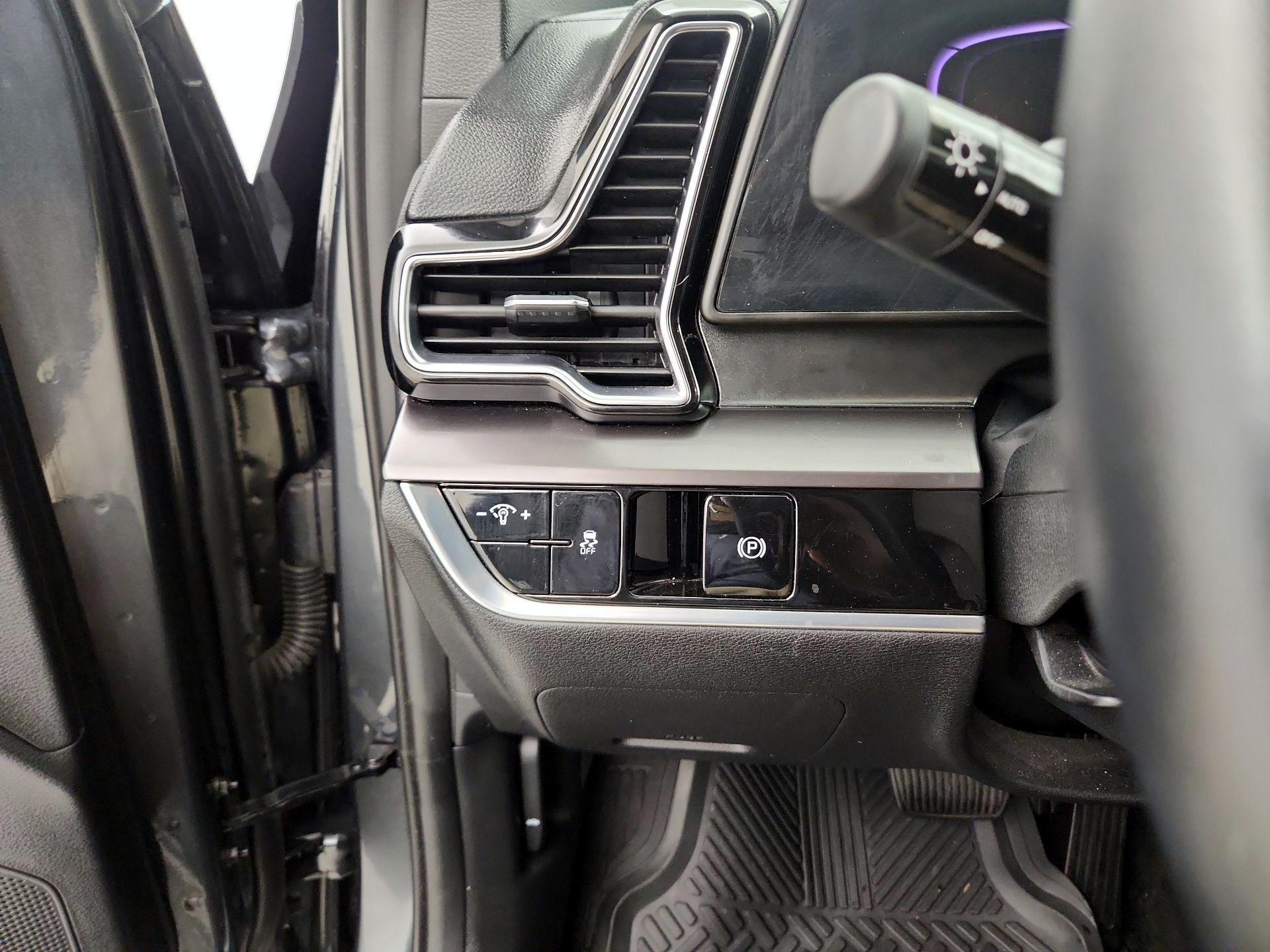 Thumbnail: 2023 Kia Sportage - 13