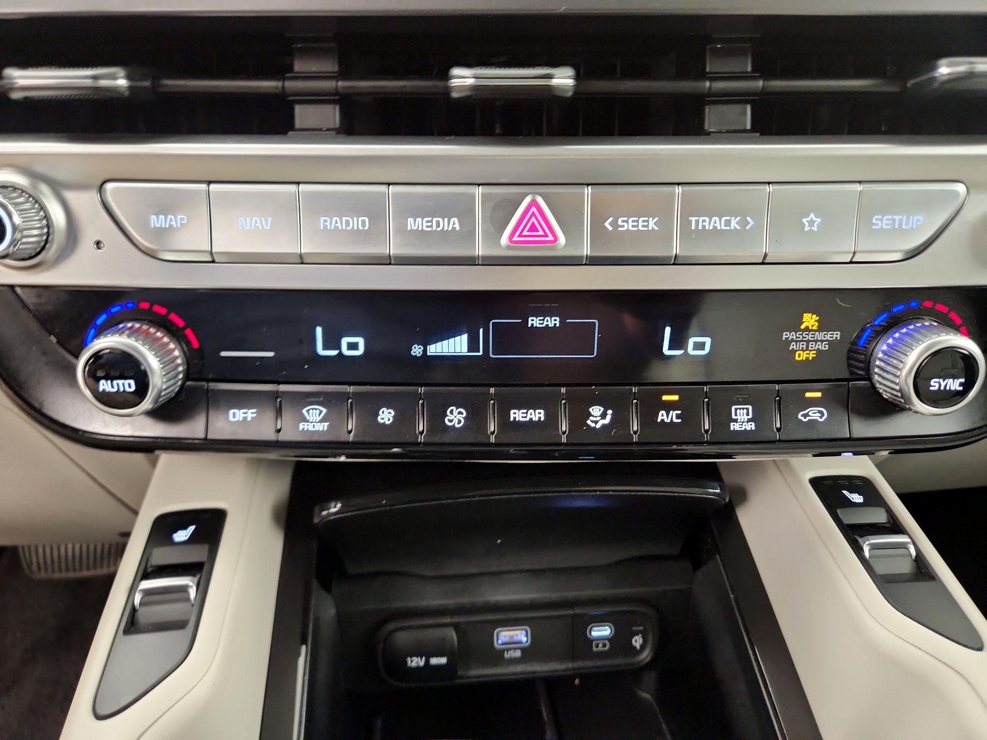 Thumbnail: 2024 Kia Telluride - 17