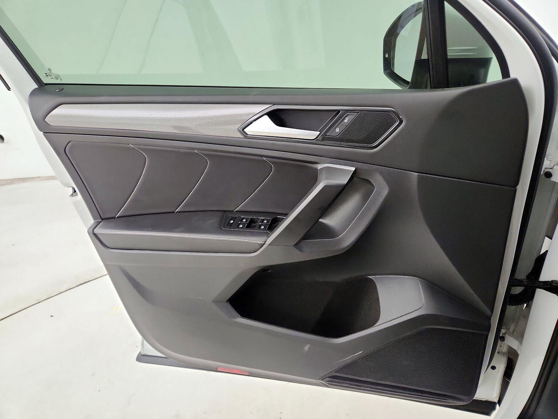 Thumbnail: 2023 Volkswagen Tiguan - 12