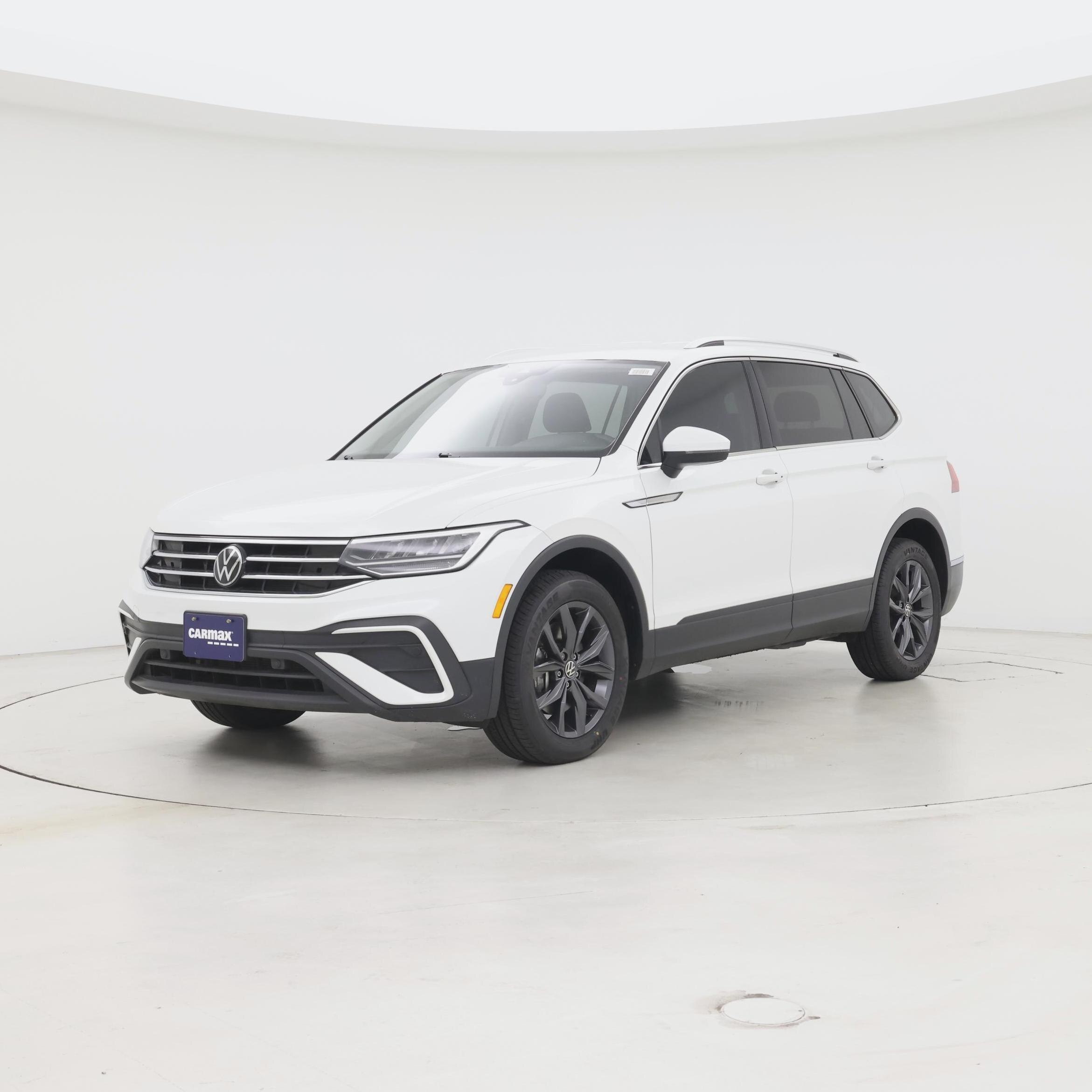 Thumbnail: 2023 Volkswagen Tiguan - 4