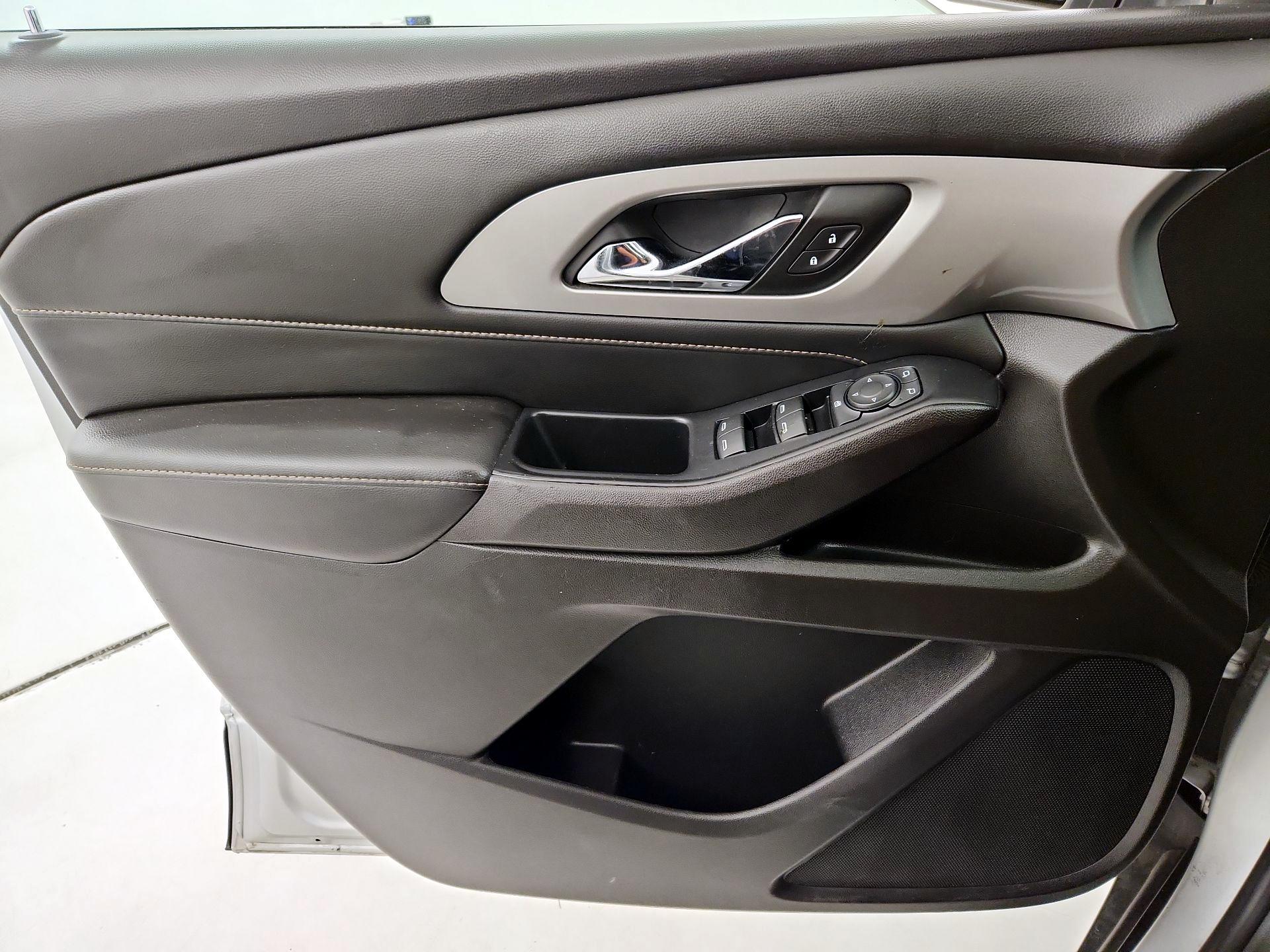 Thumbnail: 2021 Chevrolet Traverse - 12