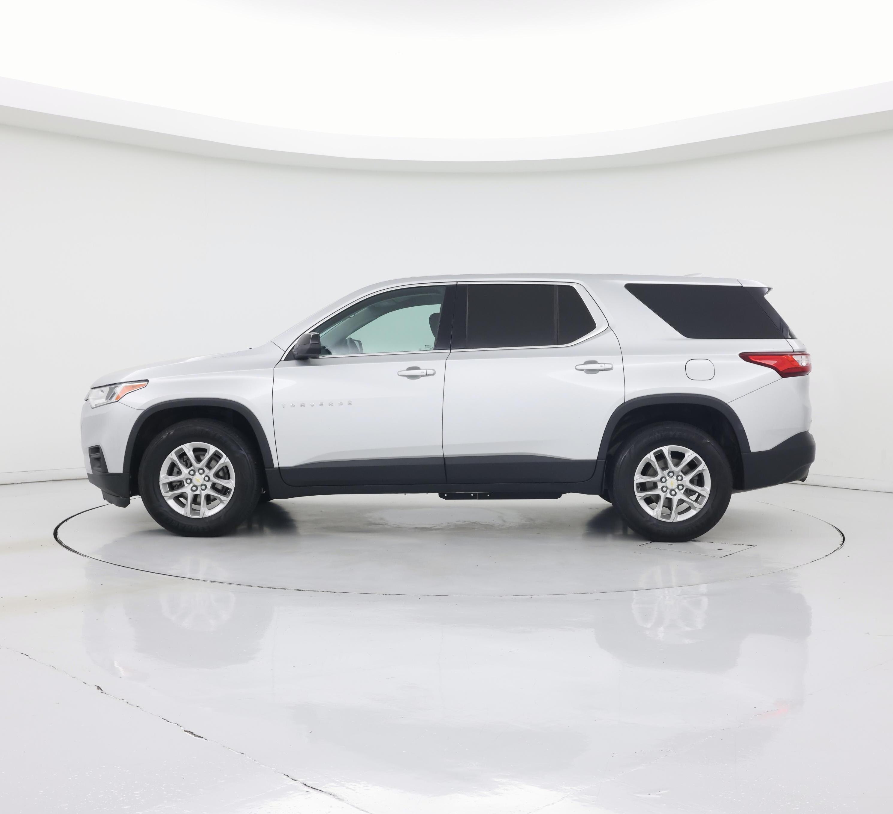 Thumbnail: 2021 Chevrolet Traverse - 3