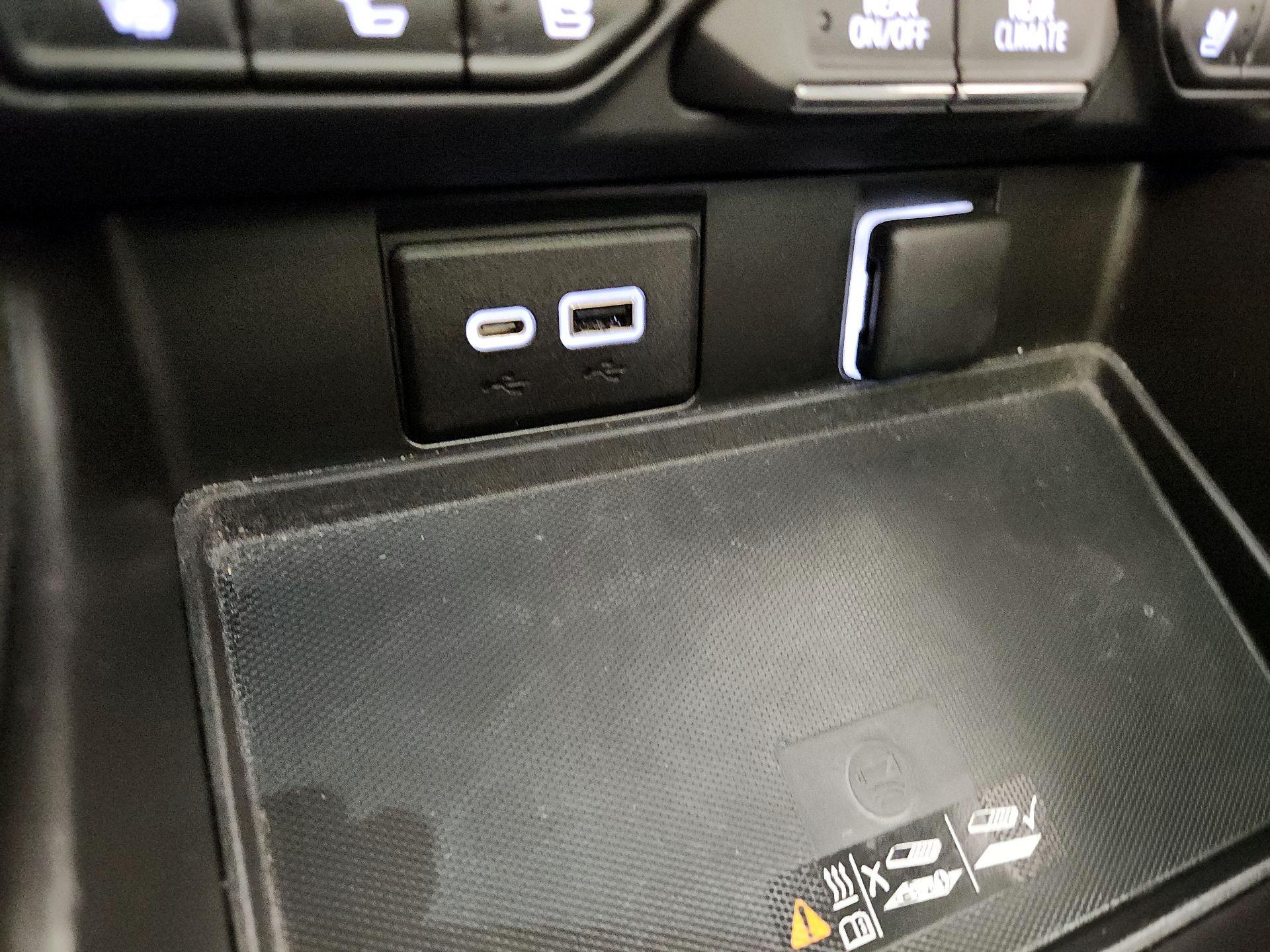 Thumbnail: 2022 GMC Yukon XL - 18