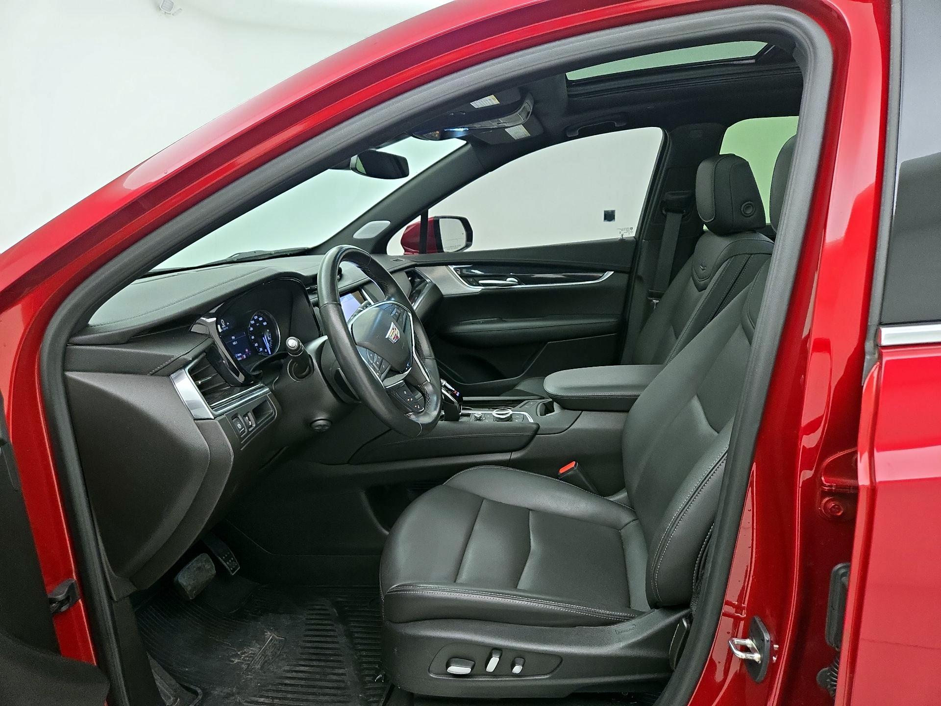 Thumbnail: 2023 Cadillac XT5 - 11