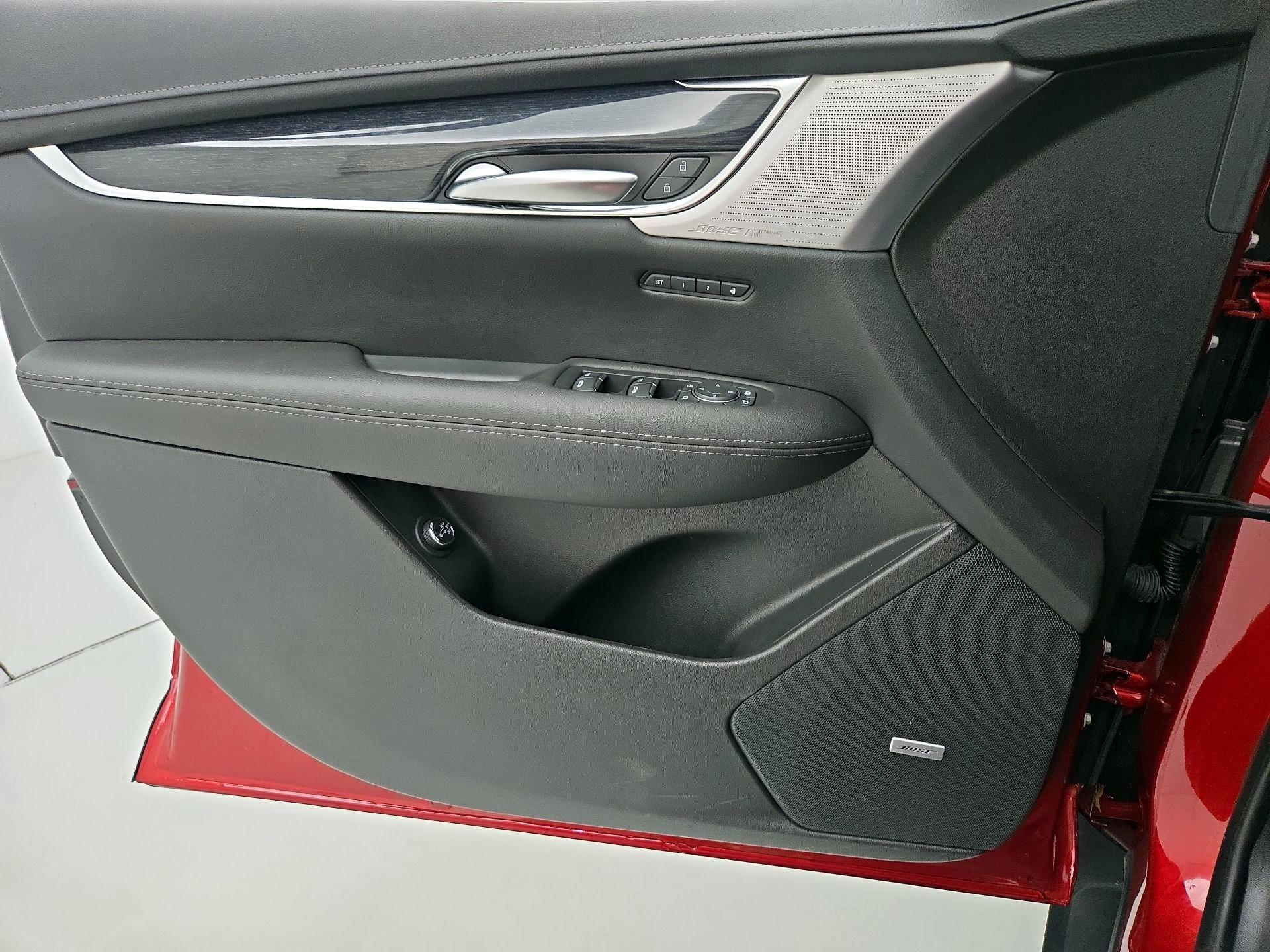 Thumbnail: 2023 Cadillac XT5 - 12