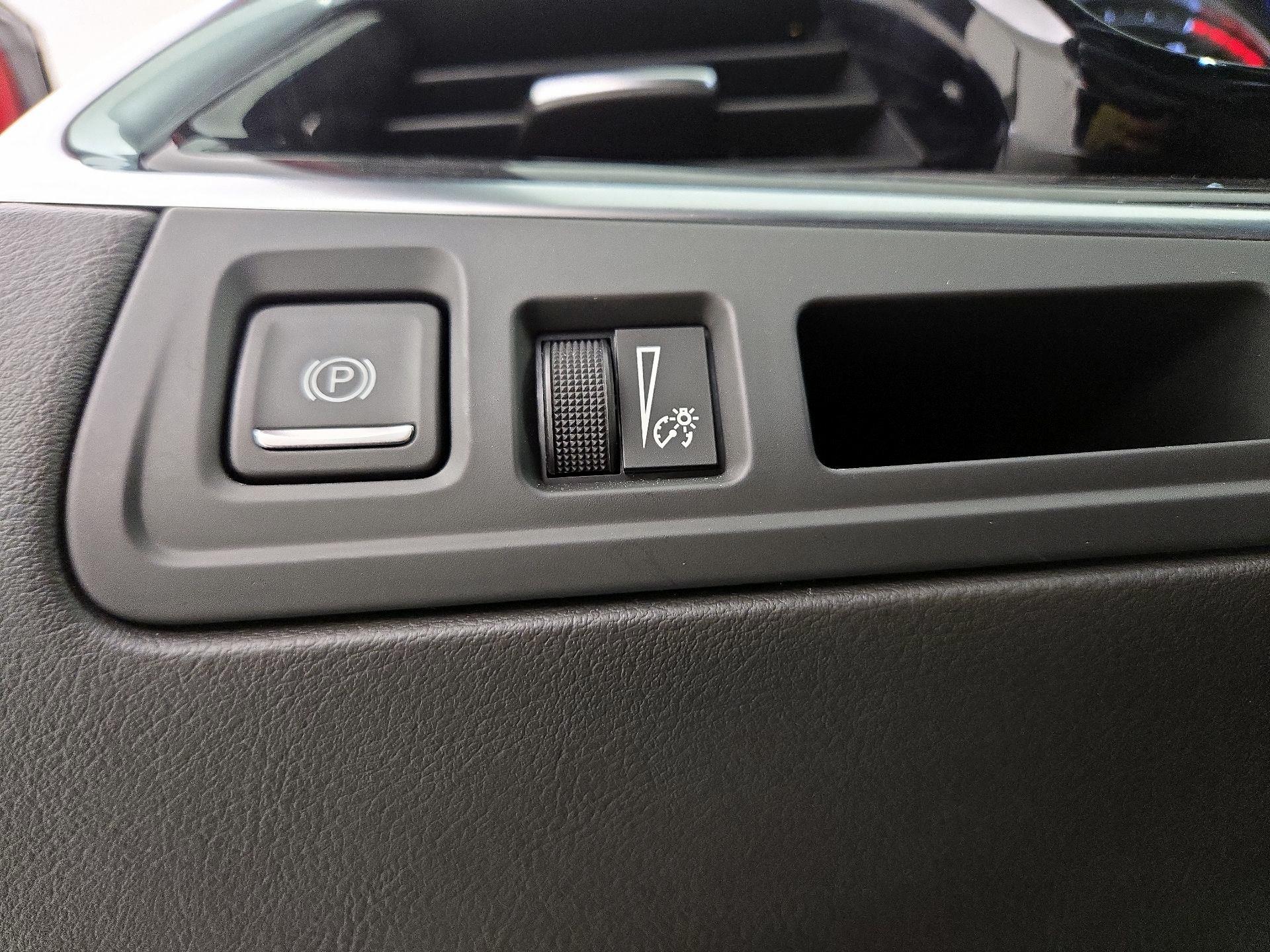 Thumbnail: 2023 Cadillac XT5 - 13