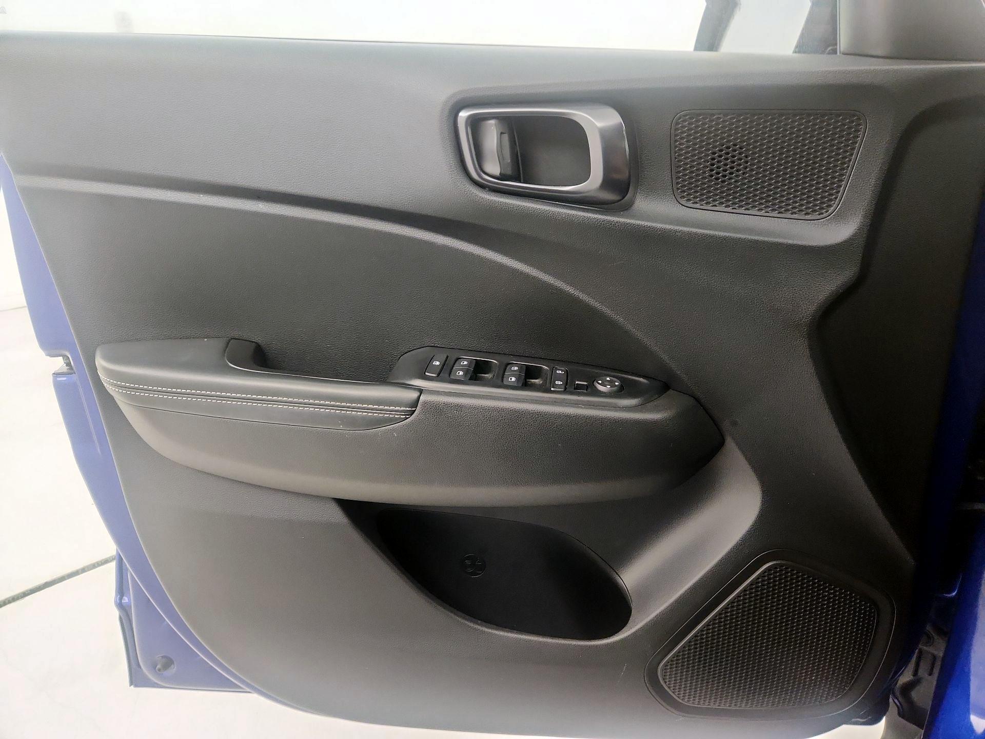 Thumbnail: 2023 Hyundai Venue - 12