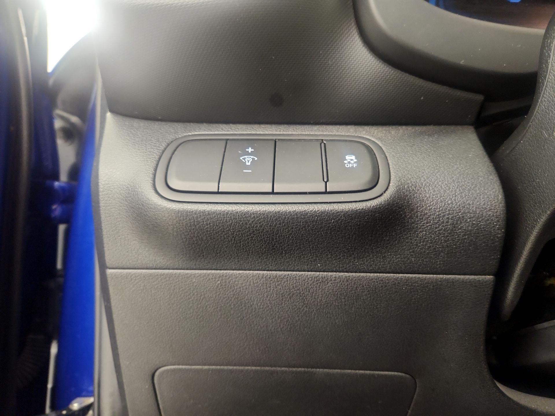 Thumbnail: 2023 Hyundai Venue - 13