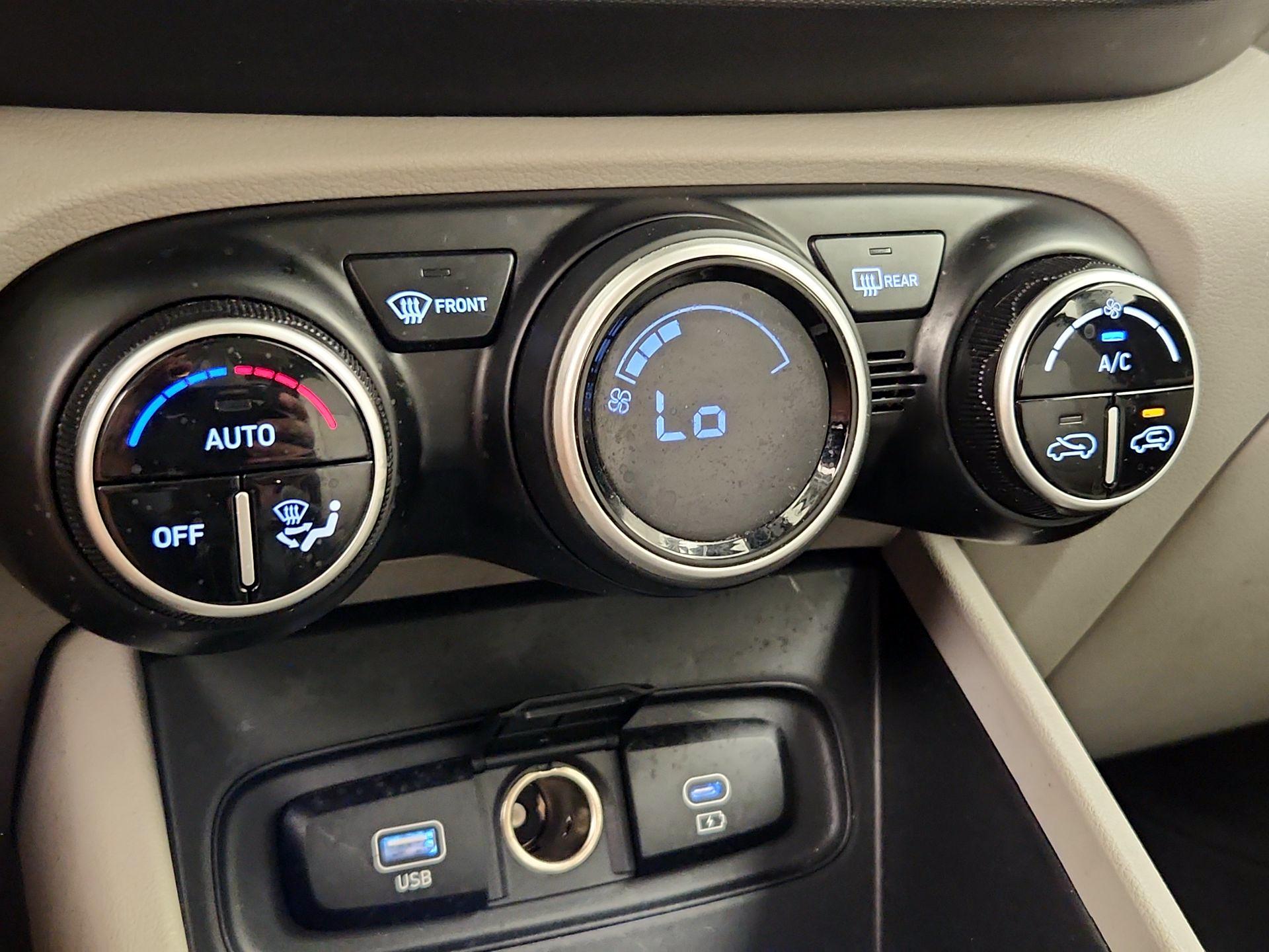 Thumbnail: 2025 Hyundai Venue - 16