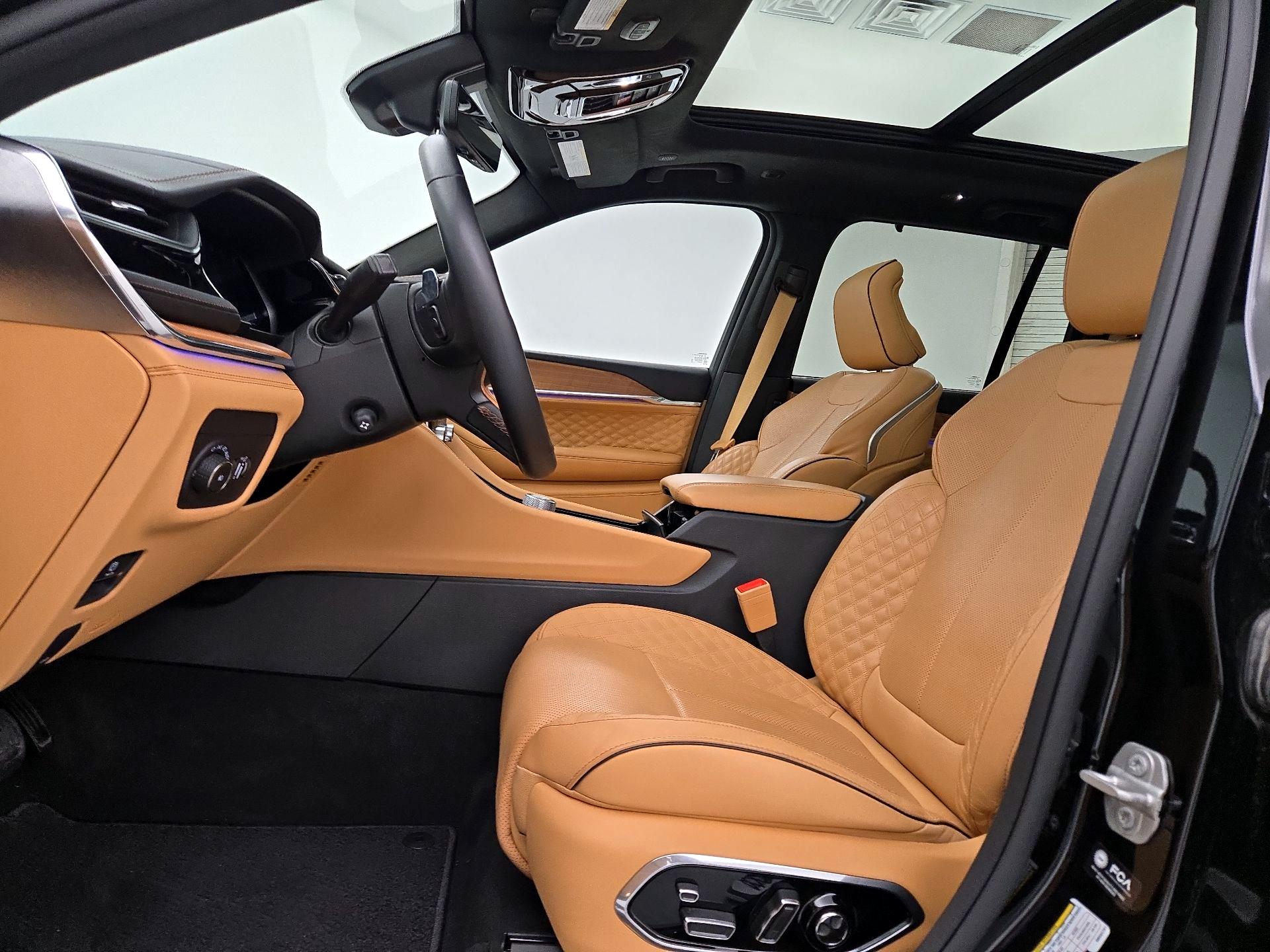 Thumbnail: 2024 Jeep Grand Cherokee - 11