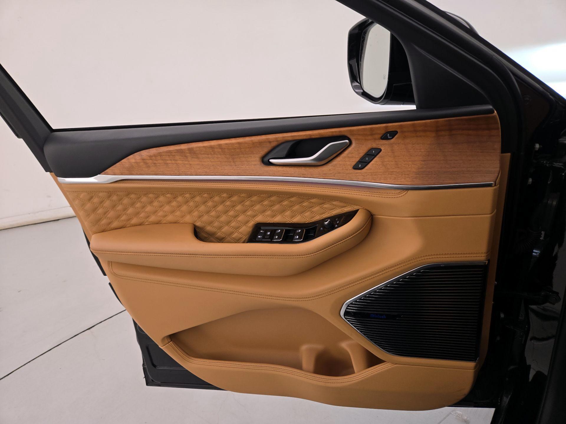 Thumbnail: 2024 Jeep Grand Cherokee - 12