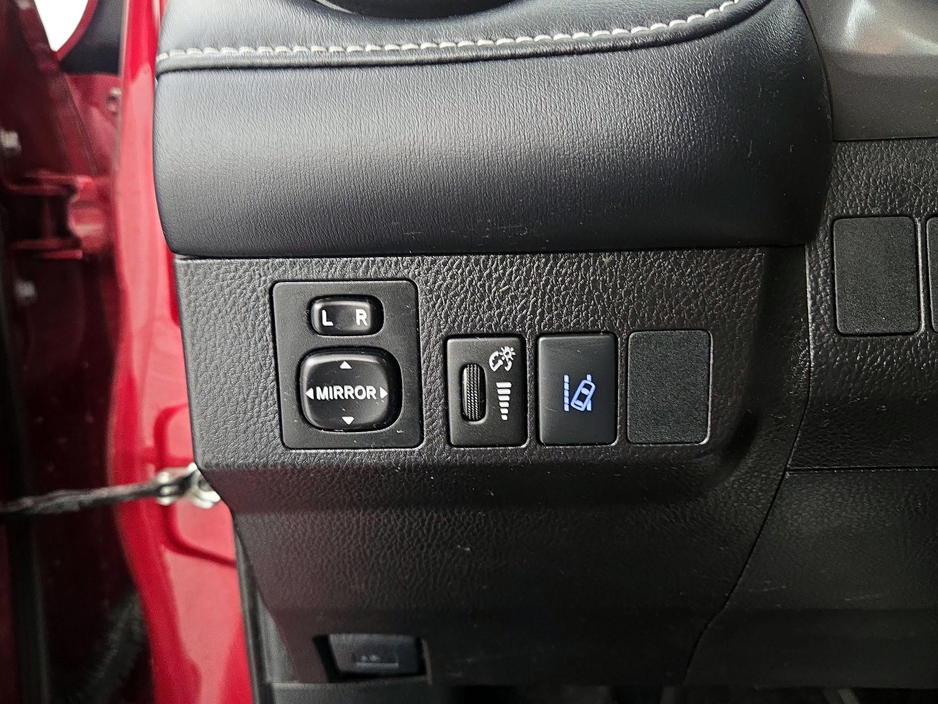 Thumbnail: 2018 Toyota RAV4 - 13