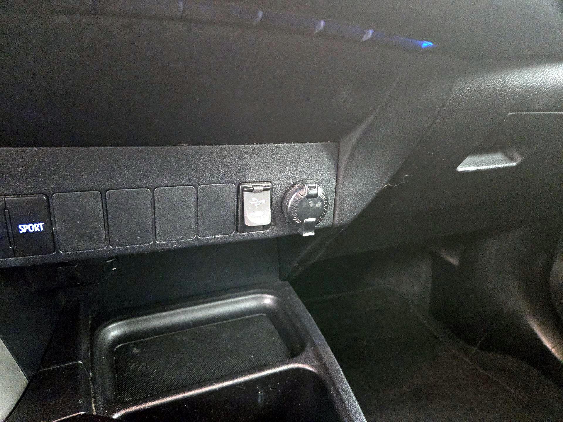 Thumbnail: 2018 Toyota RAV4 - 18