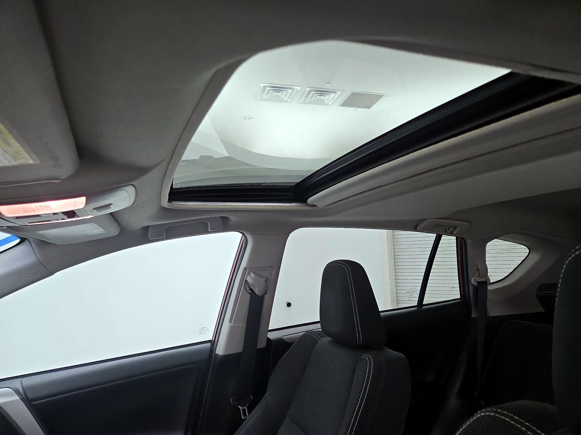 Thumbnail: 2018 Toyota RAV4 - 19