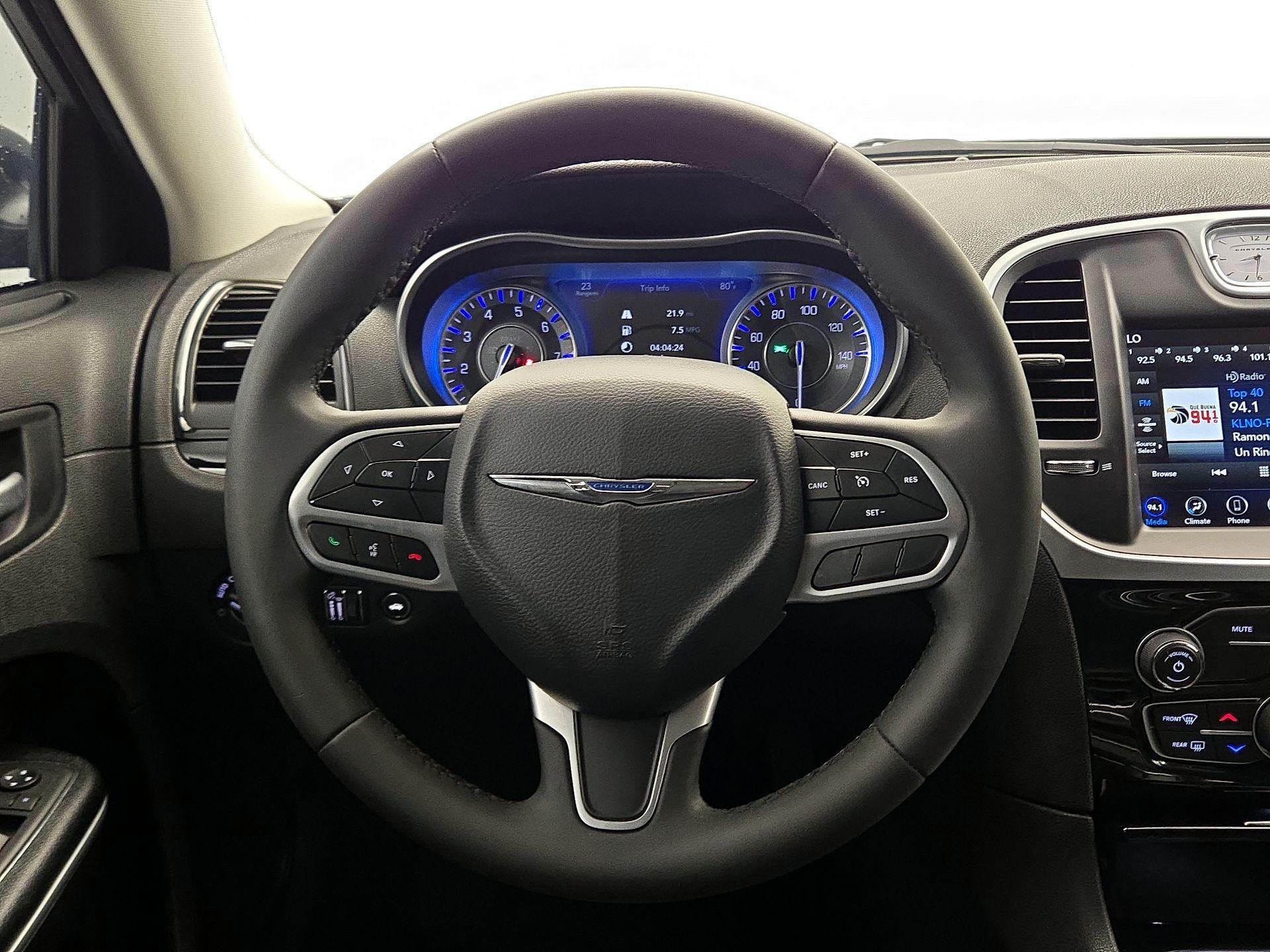 Thumbnail: 2023 Chrysler 300 - 10