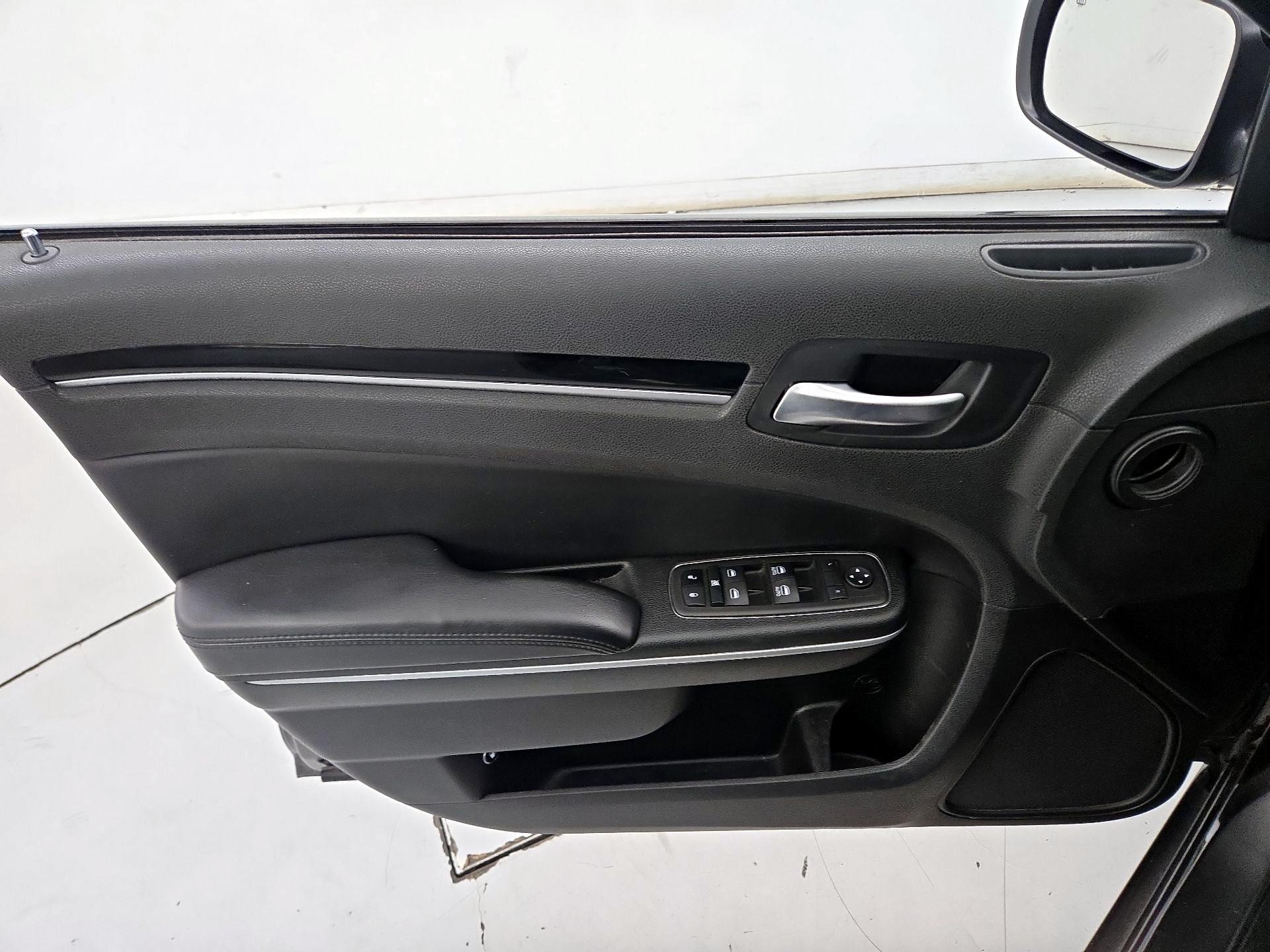 Thumbnail: 2023 Chrysler 300 - 12