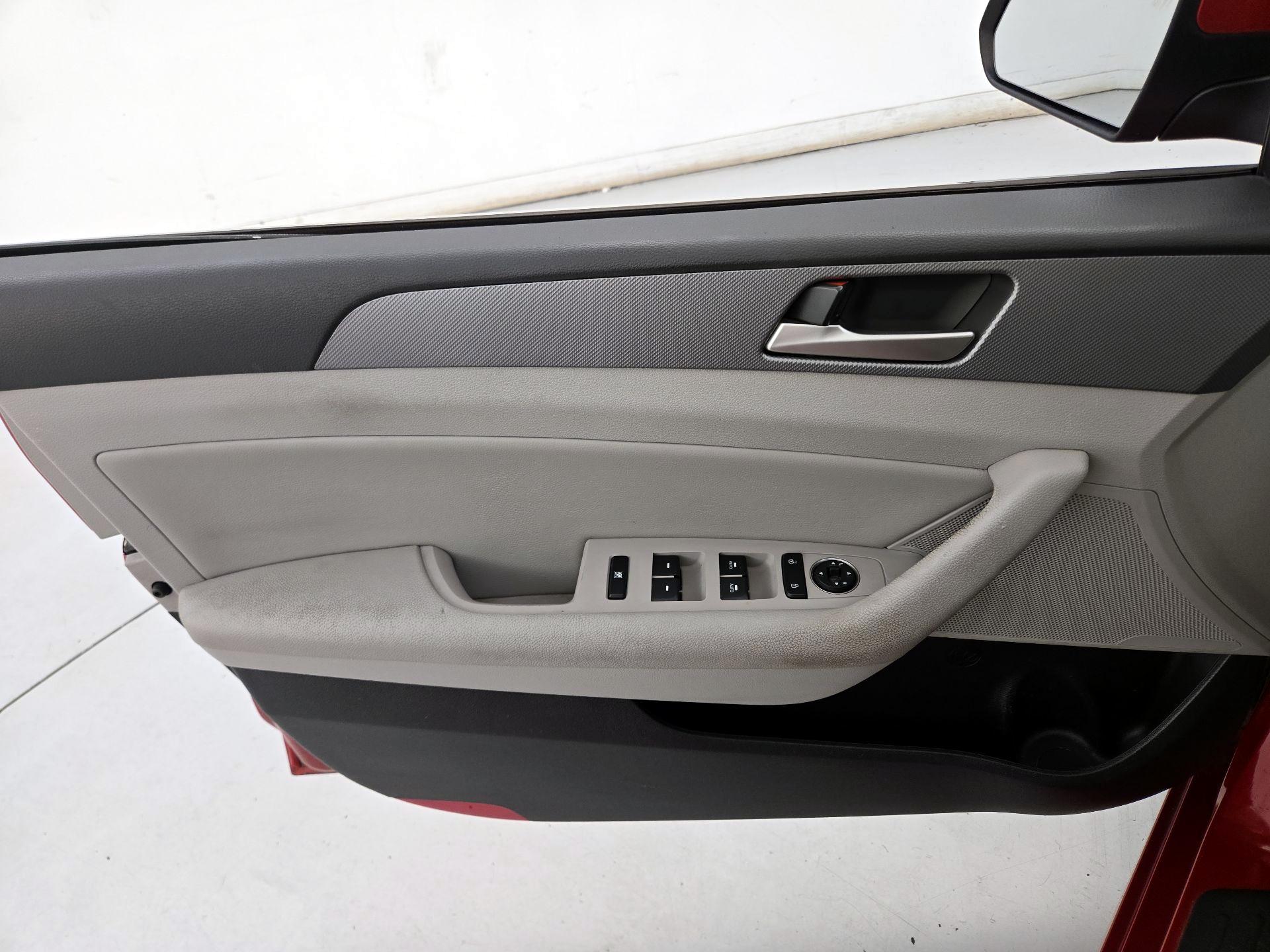 Thumbnail: 2019 Hyundai Sonata - 12